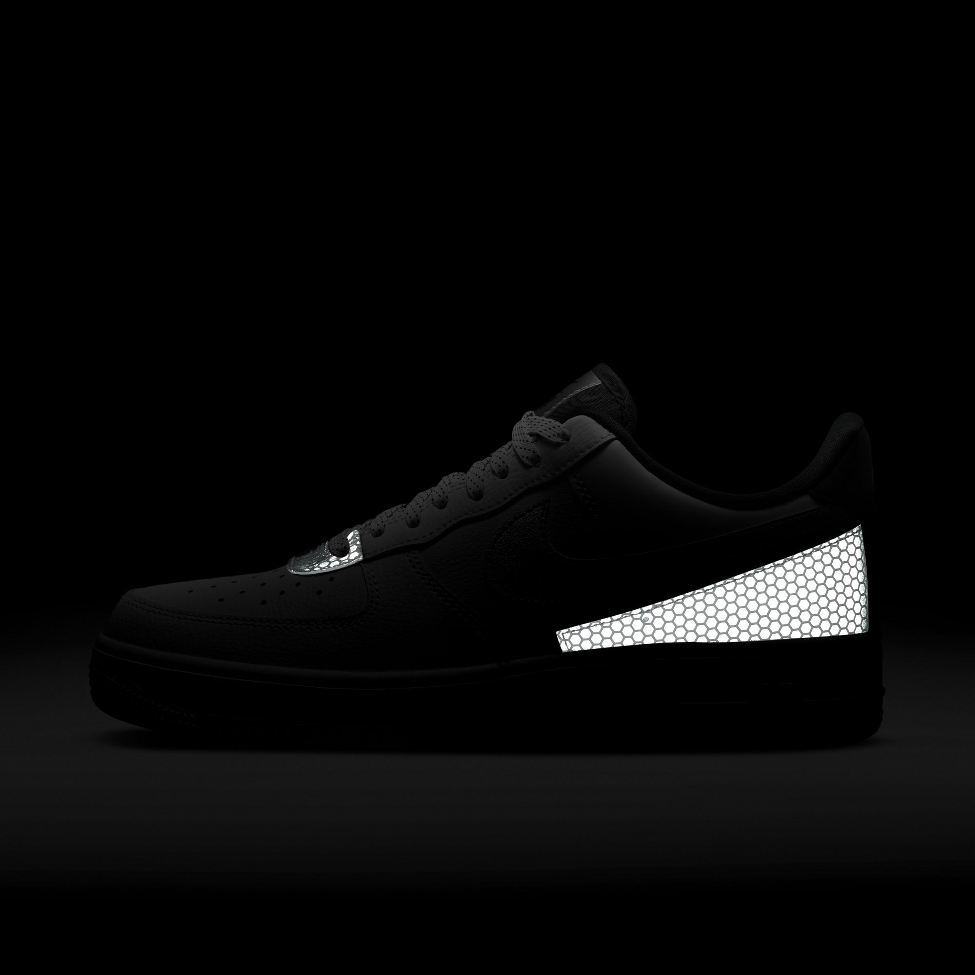 Air Force 1 '07 LV8 3 M Erkek Spor Ayakkabı