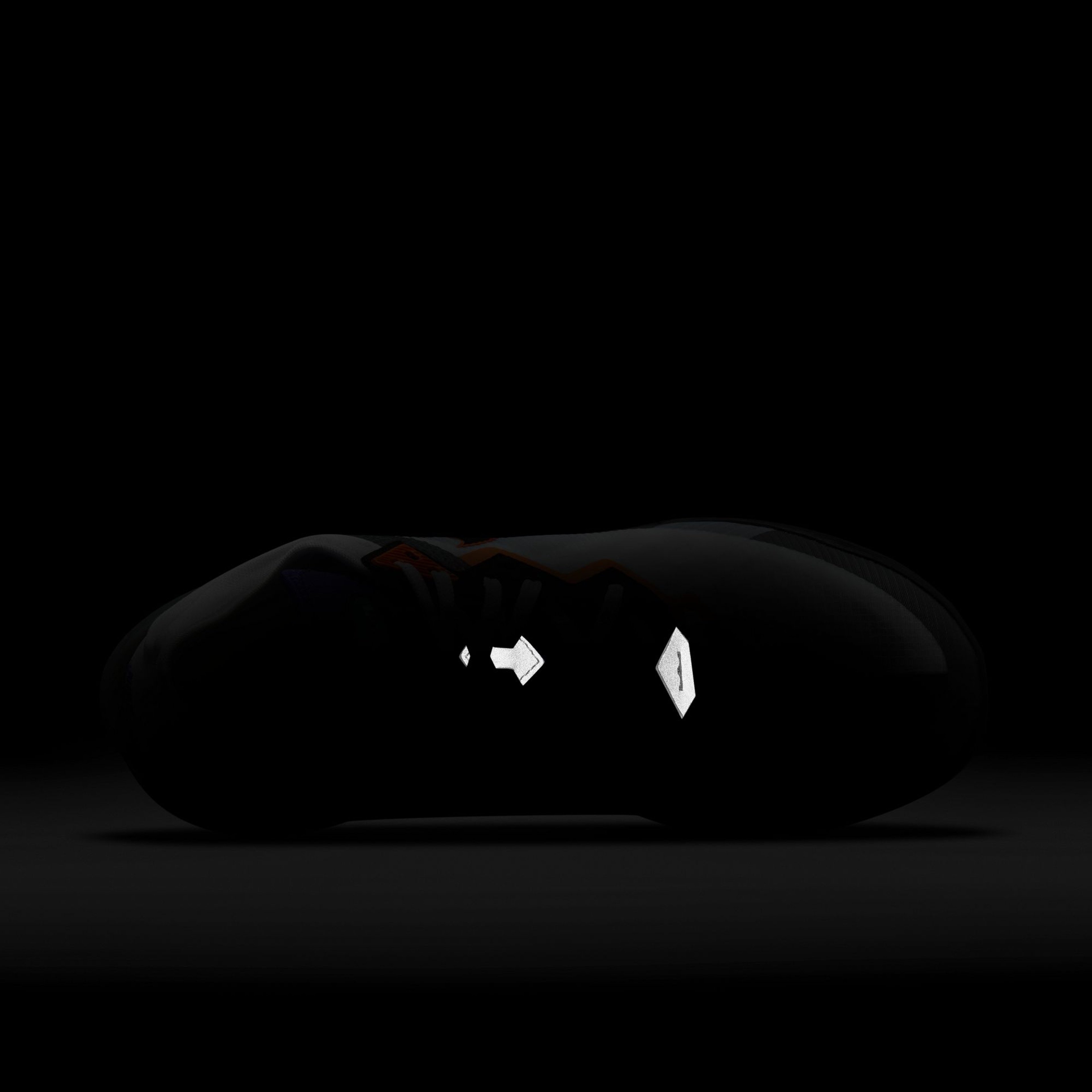 Nike LeBron James XVIII Low Erkek Basketbol Ayakkabısı