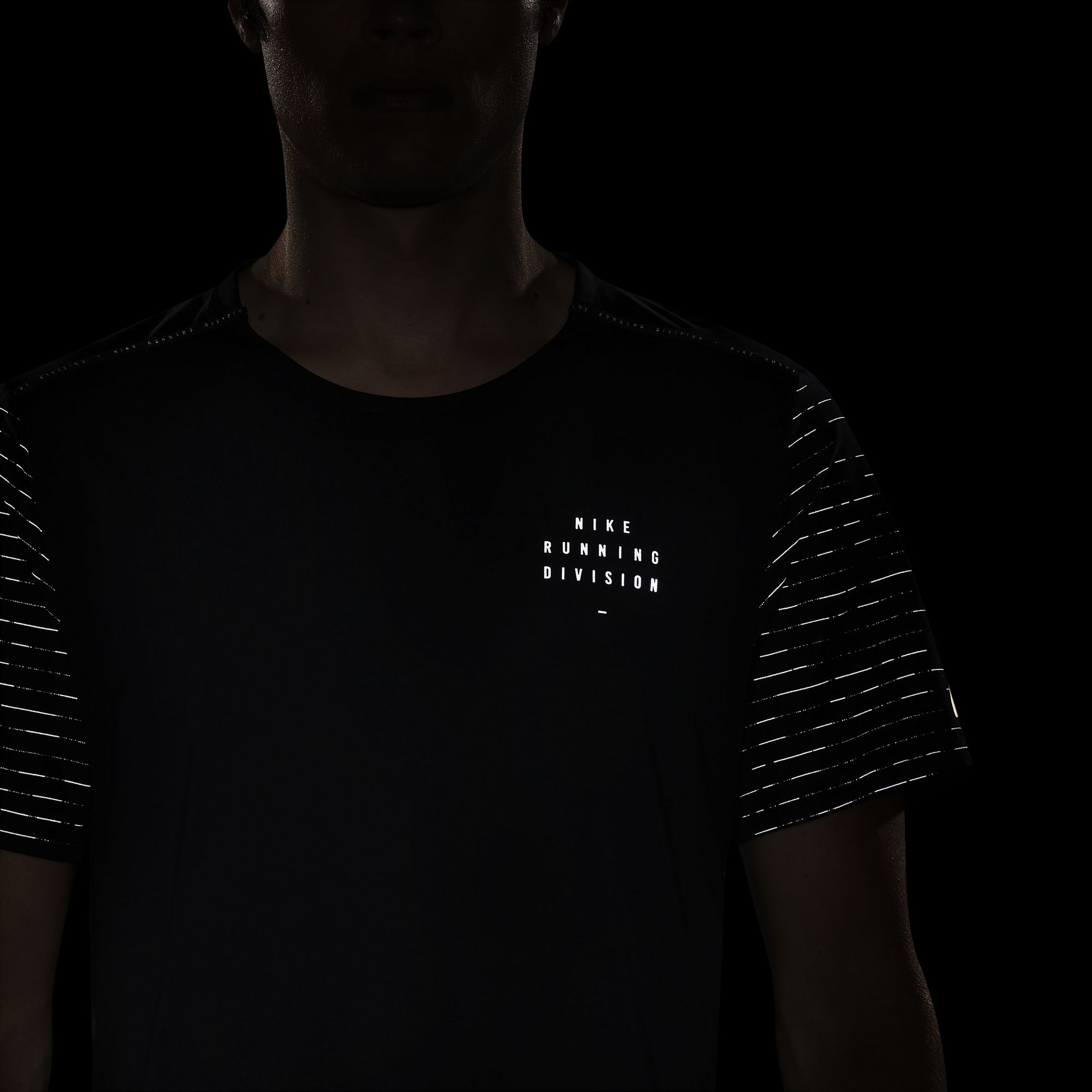 Nike Dri-Fit Rise 365 Run Division Short-Sleeve Running Erkek Tişört