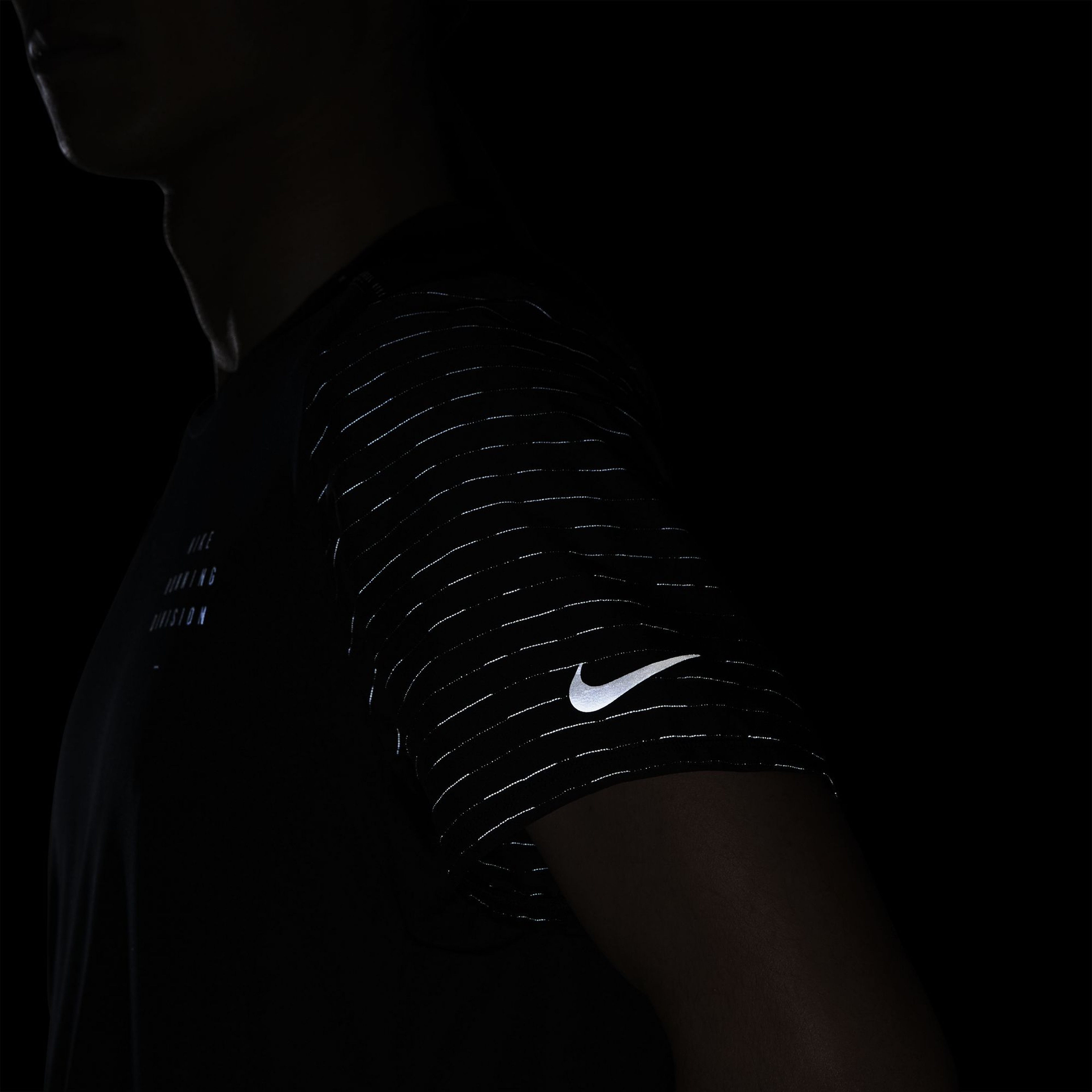 Nike Dri-Fit Rise 365 Run Division Short-Sleeve Running Erkek Tişört