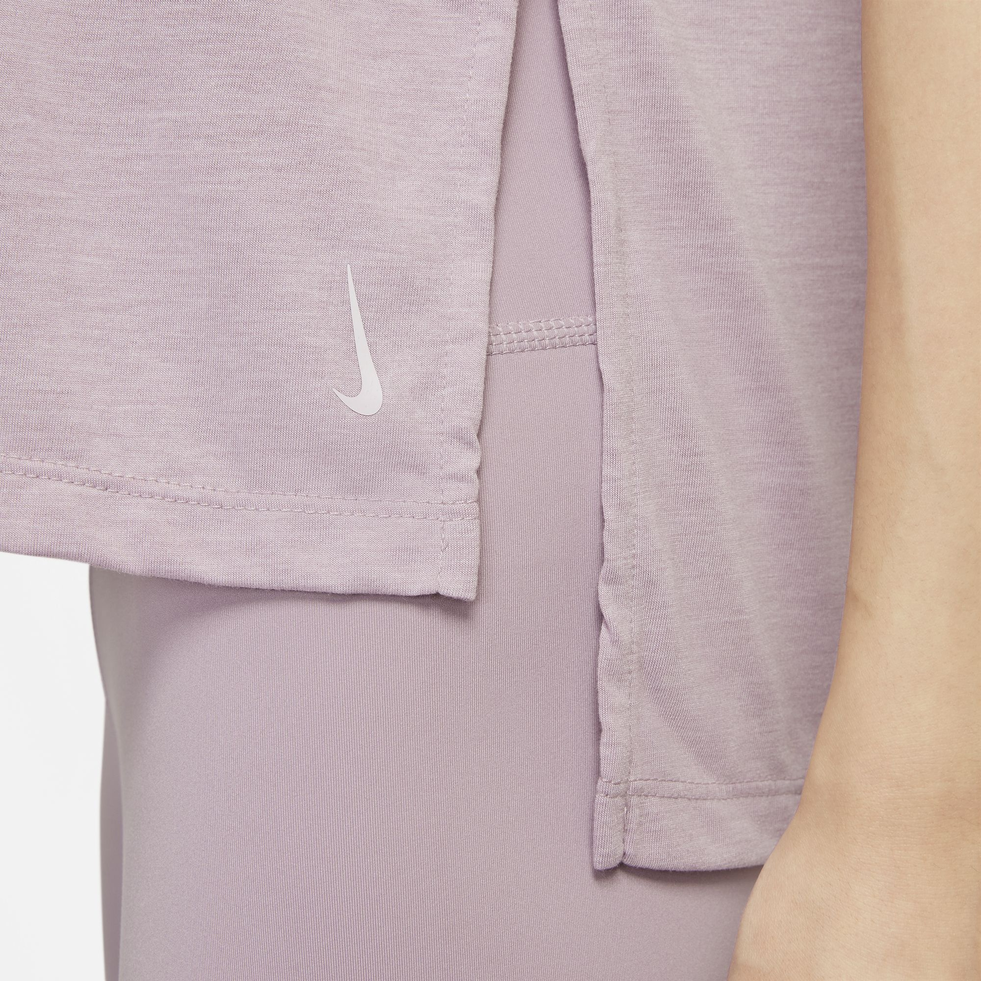 Nike Yoga Dri-Fit Short-Sleeve Kadın Tişört