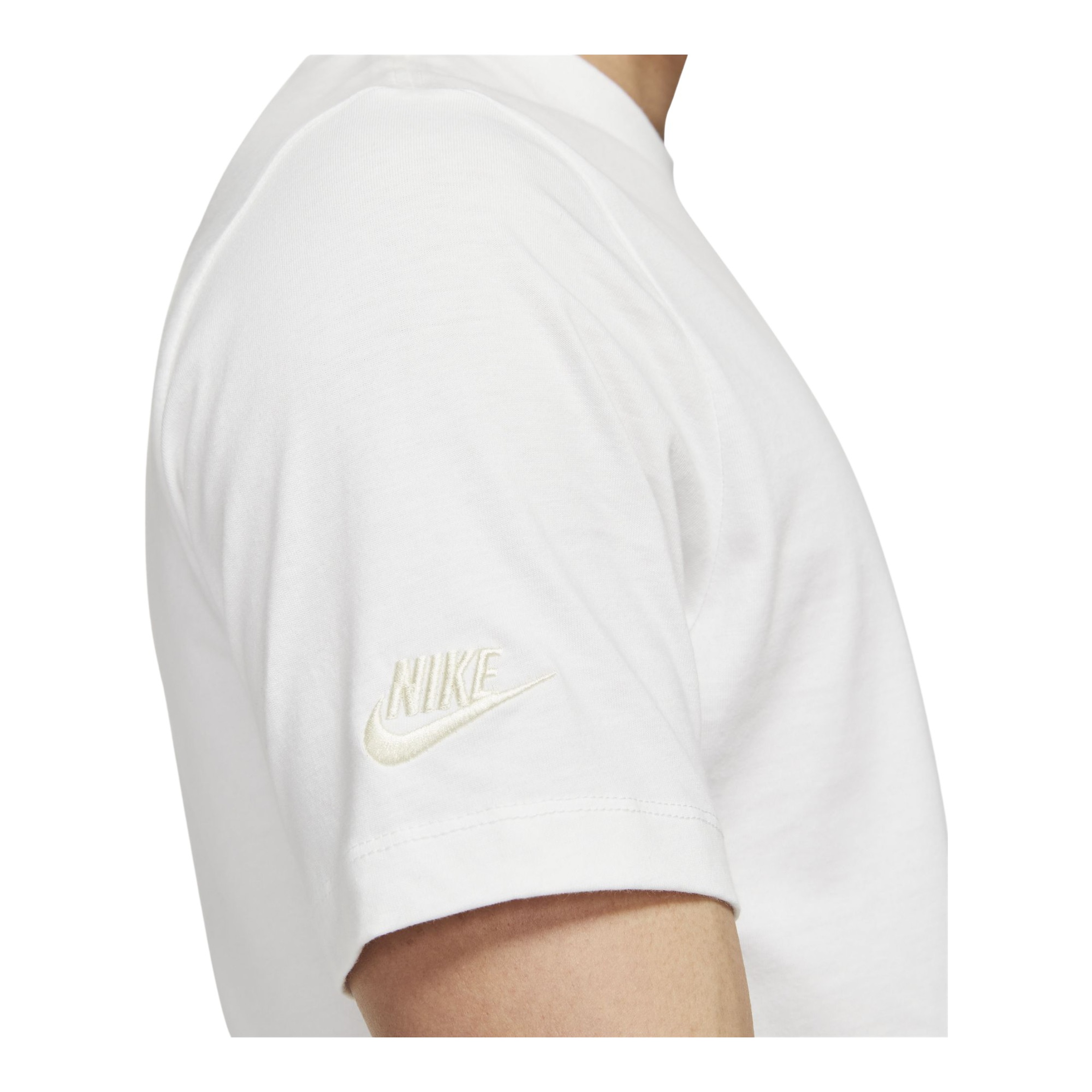 Nike Sportswear Club Essentials+ Short-Sleeve Erkek Tişört