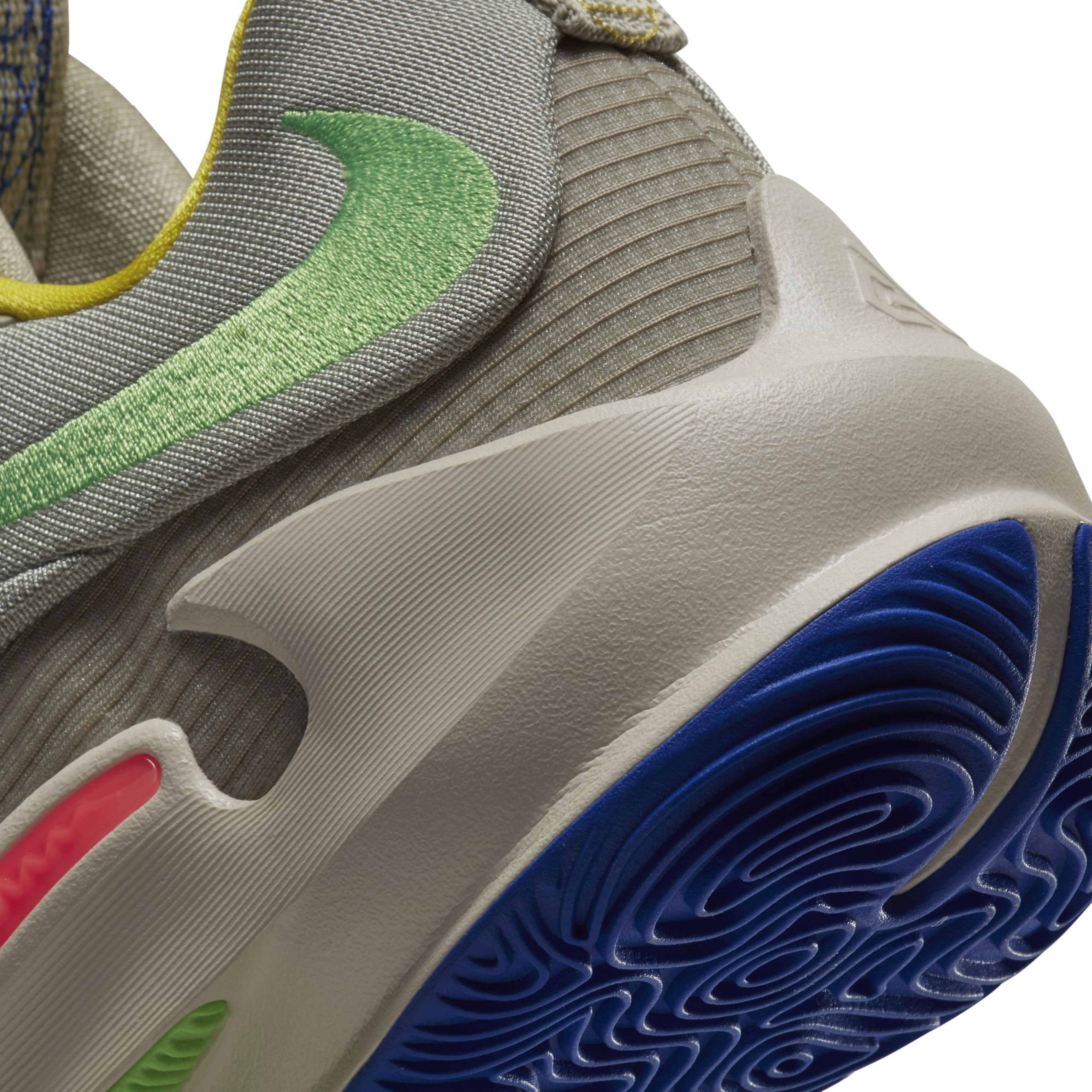 Nike Zoom Freak 3 Erkek Basketbol Ayakkabısı