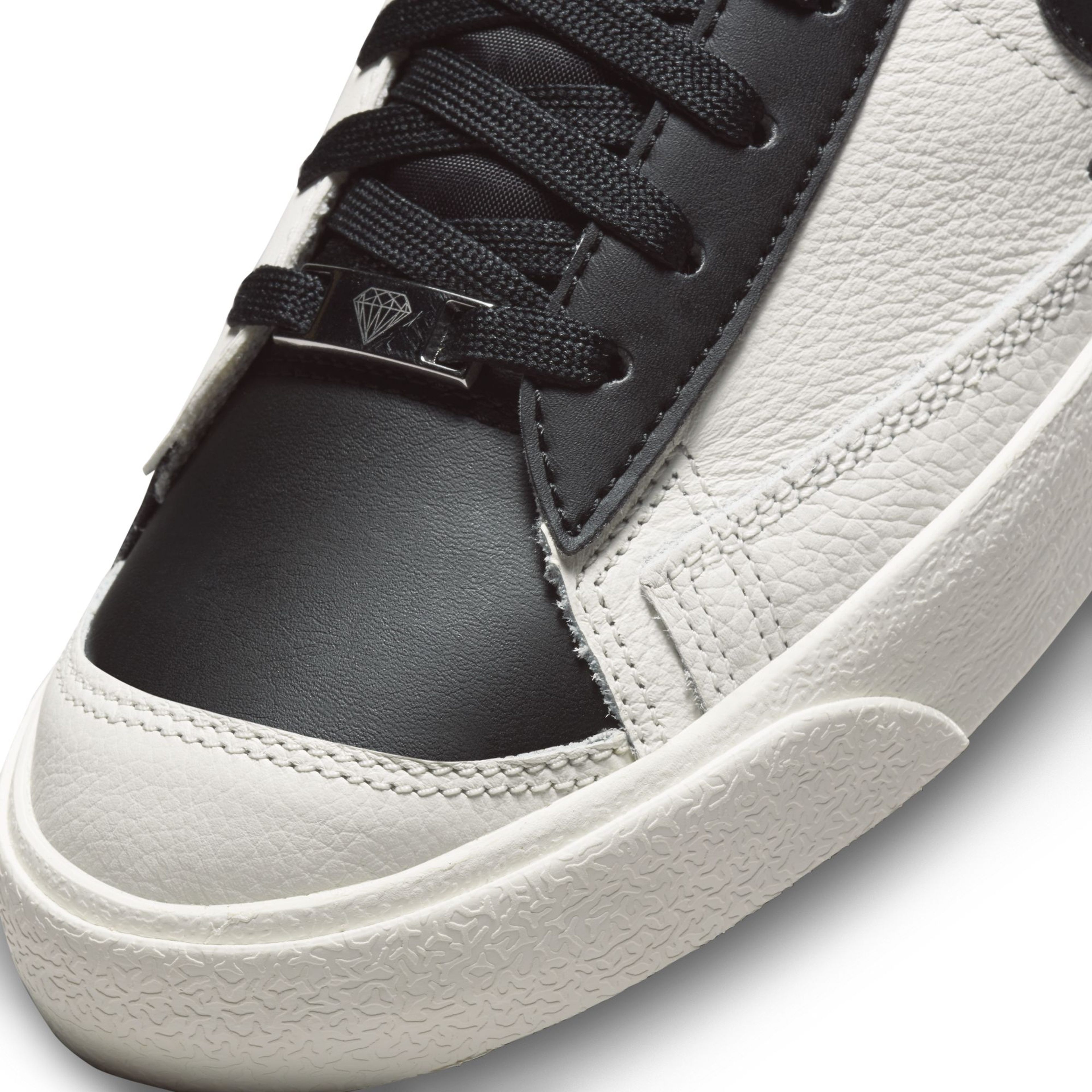 Nike Blazer Mid '77 EMB Erkek Spor Ayakkabı