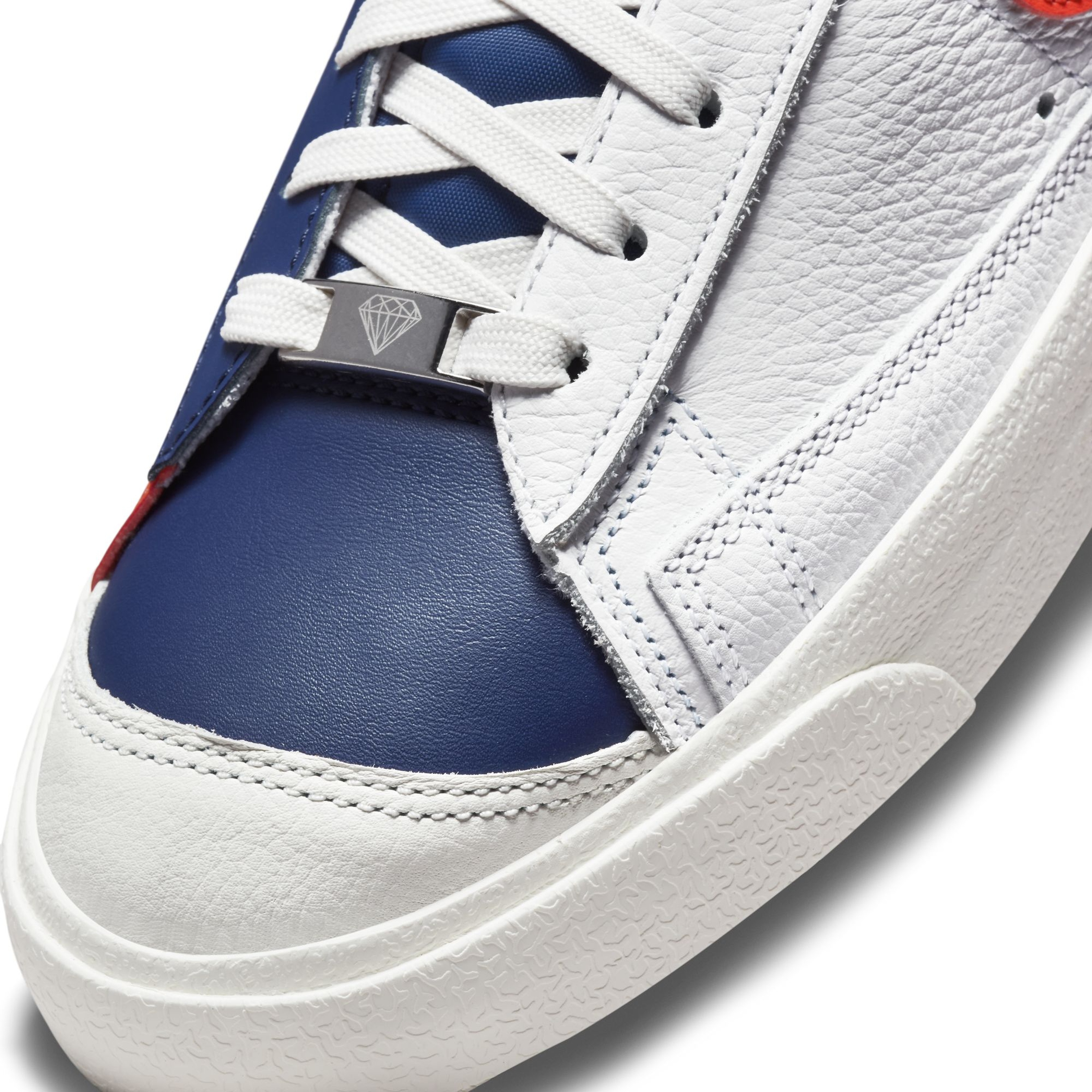 Nike Blazer Mid '77 EMB Erkek Spor Ayakkabı