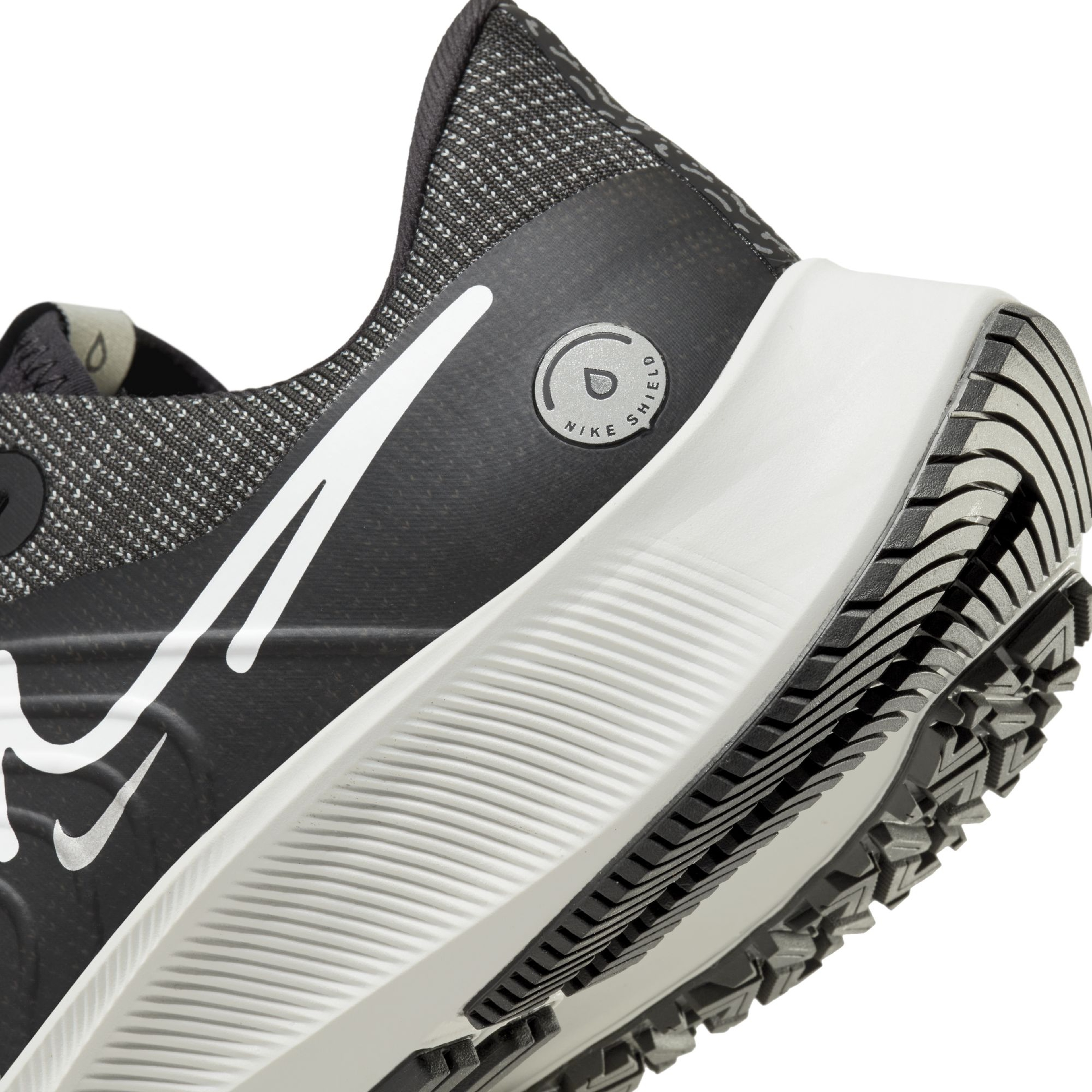 Nike Air Zoom Pegasus 38 Shield Weatherised Road Running Kadın Spor Ayakkabı