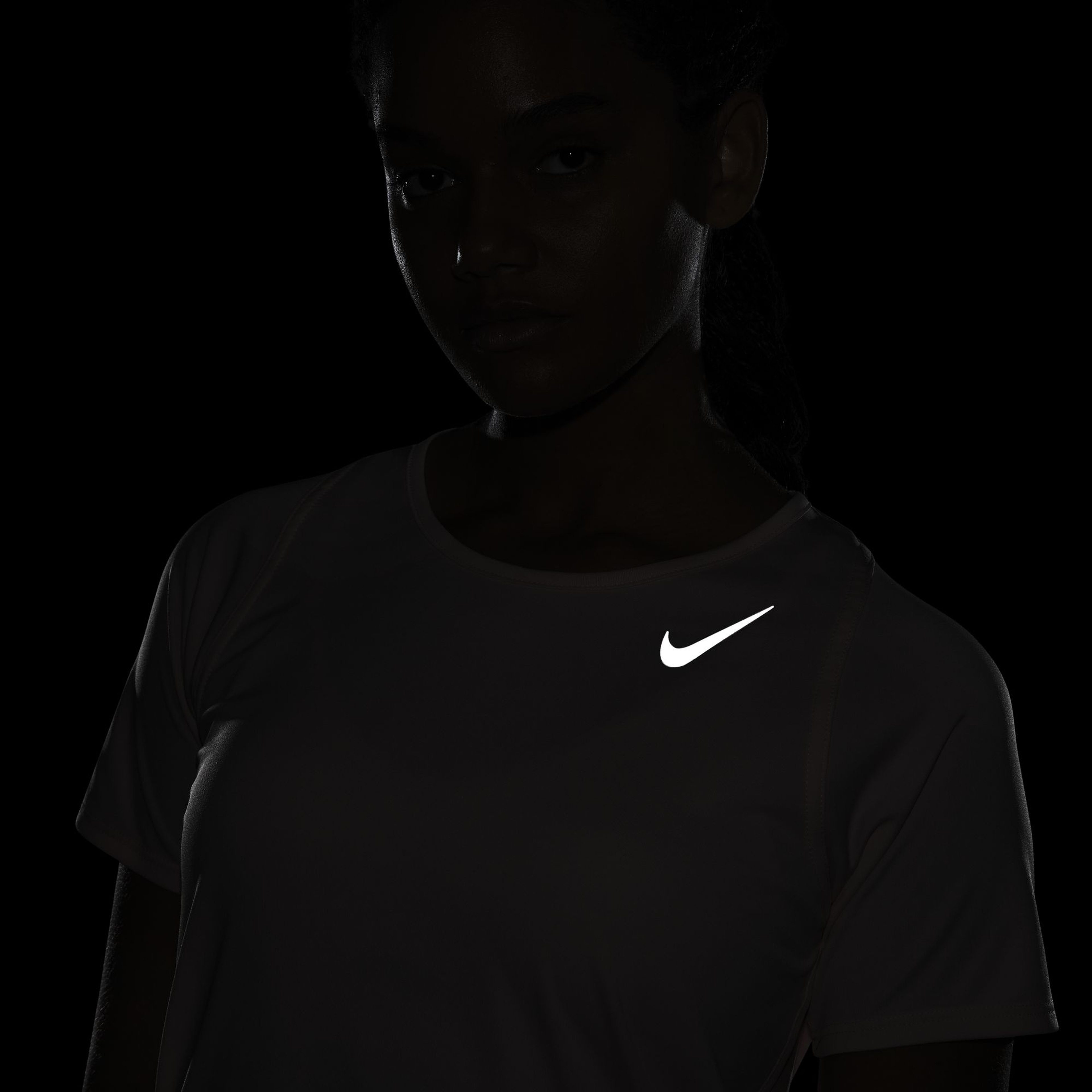 Nike Dri-Fit Race Running Short-Sleeve Kadın Tişört