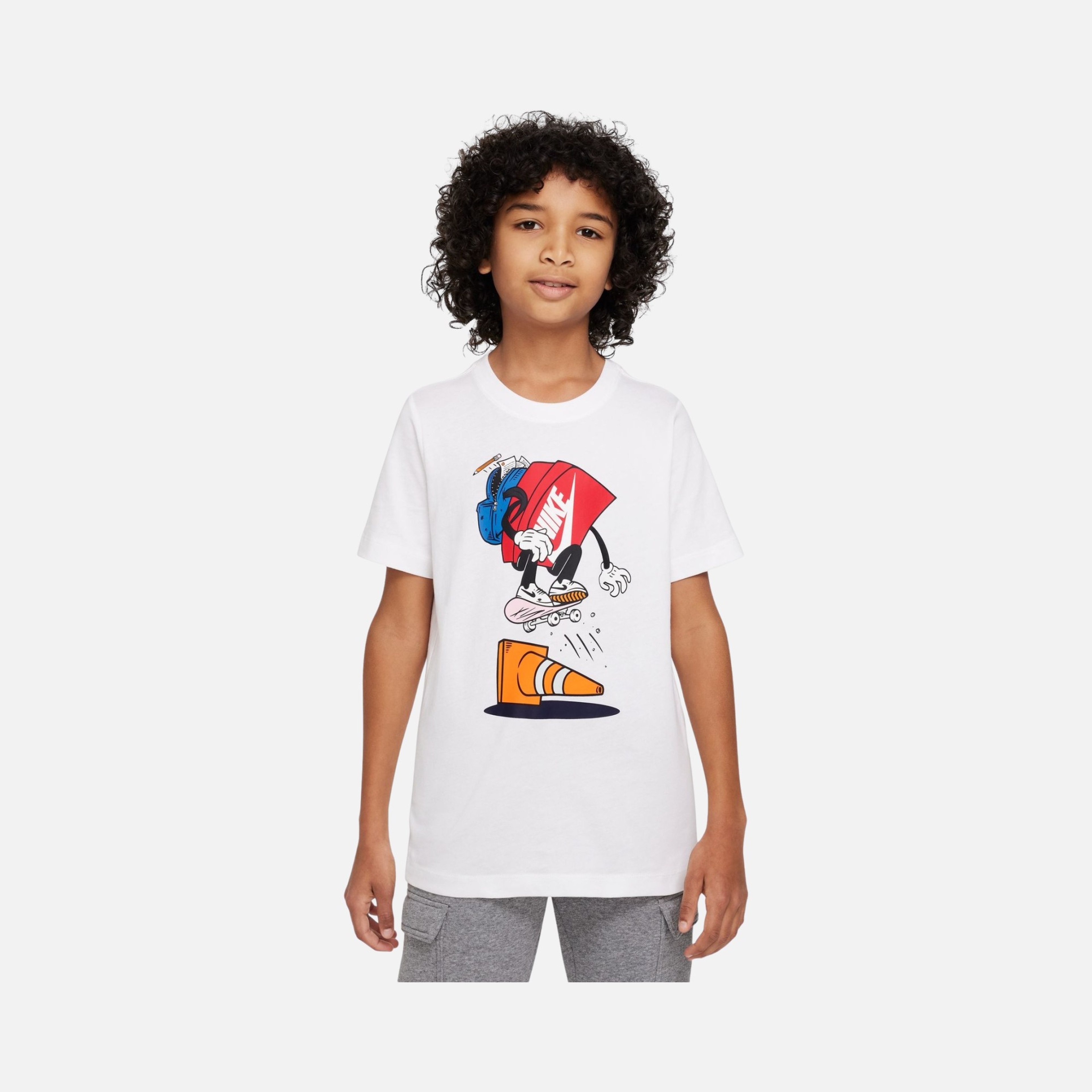 Nike Sportswear Boxy Patch Graphic Short-Sleeve (Boys') Çocuk Tişört