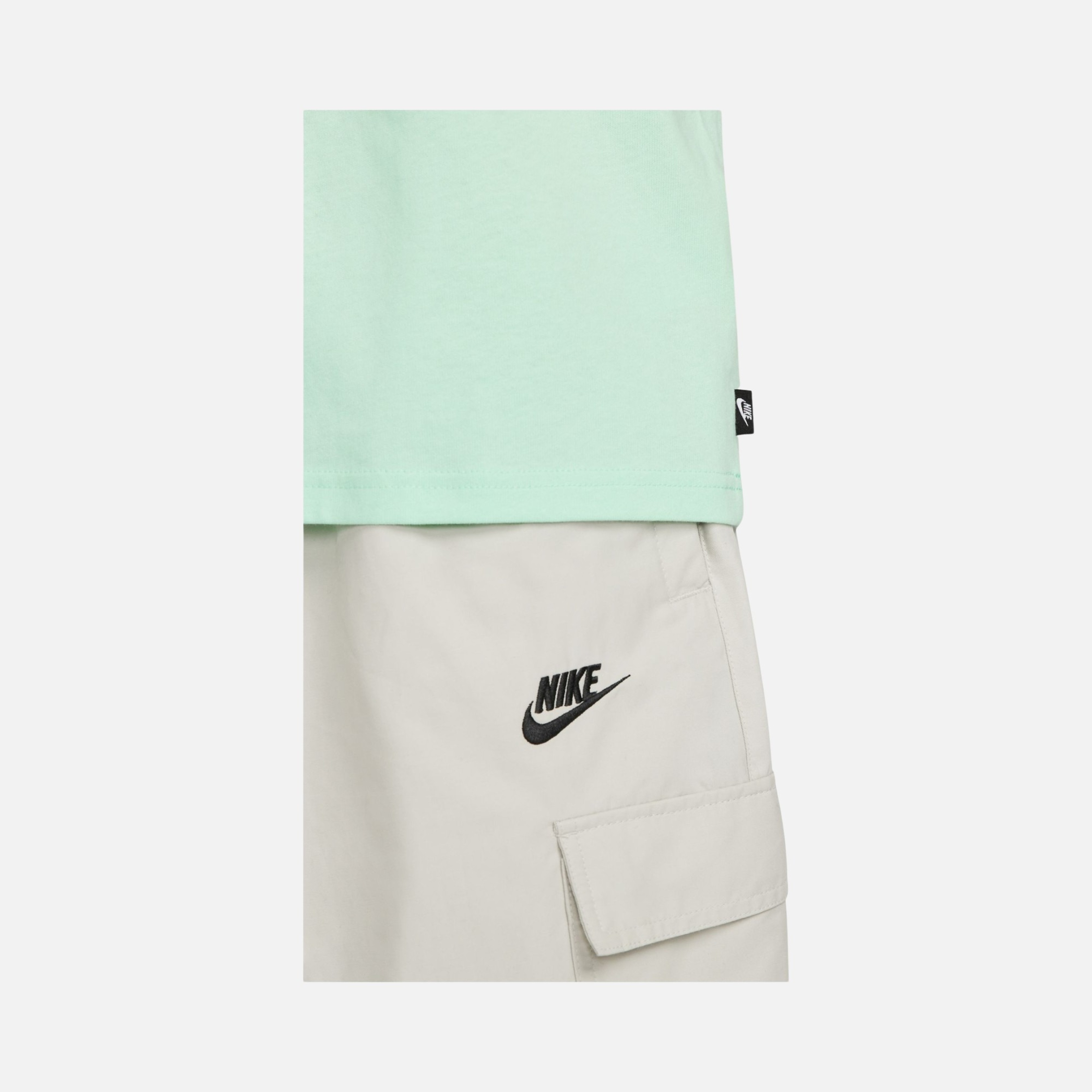 Nike Sportswear Premium Essentials Short-Sleeve Erkek Tişört