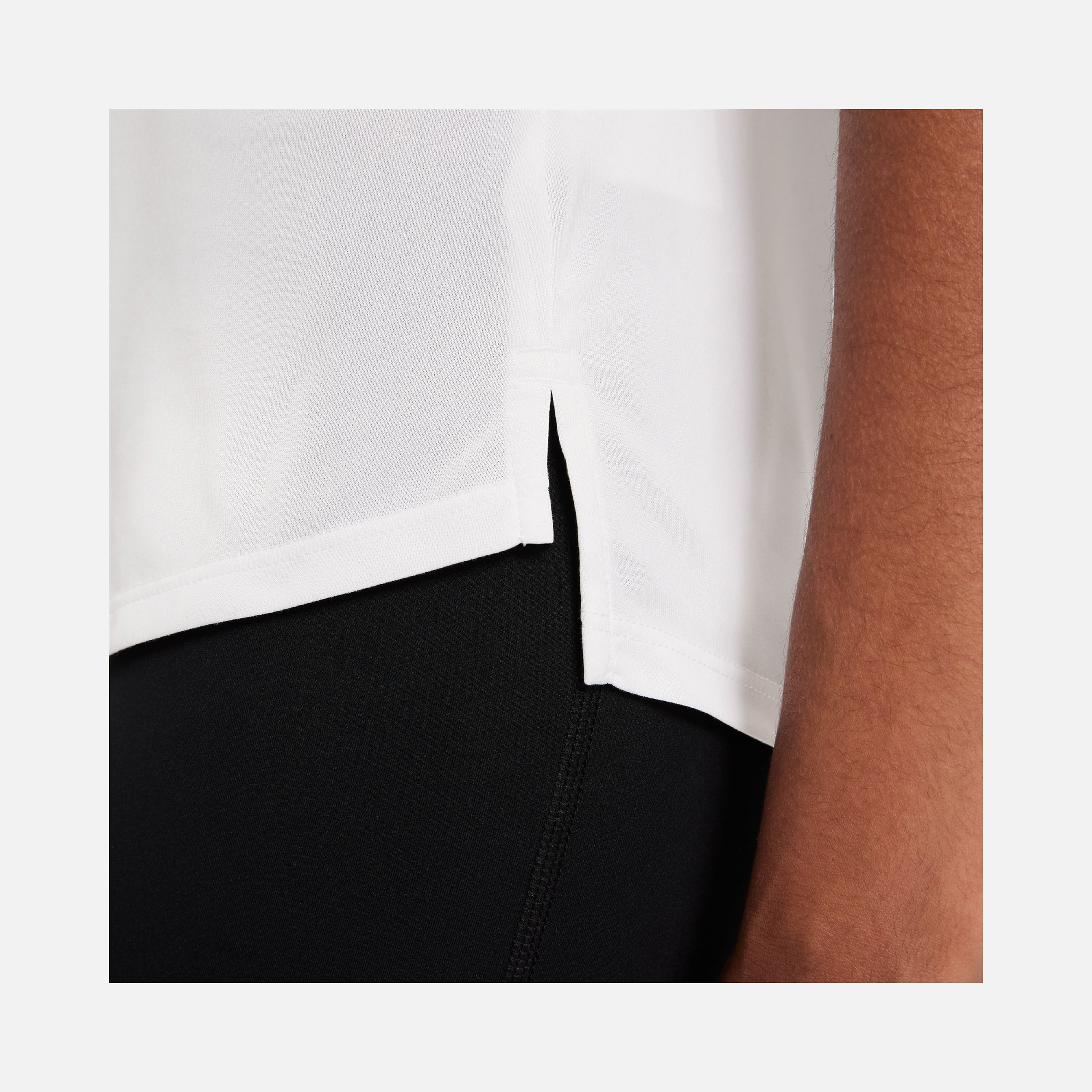 Nike Dri-Fit One Elastika Standard Fit Kadın Atlet