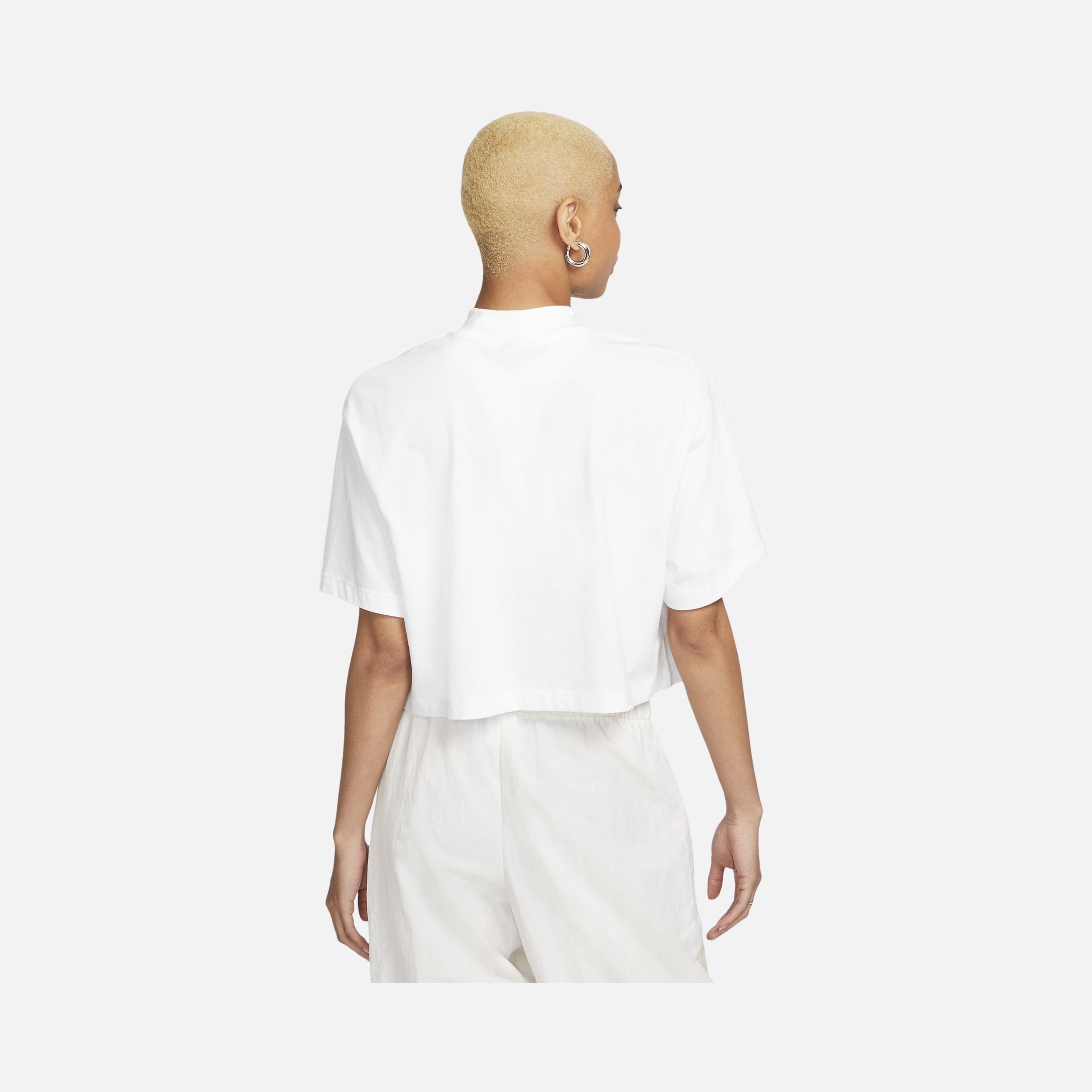 Nike Sportswear Essential Boxy Mock-Neck Short-Sleeve Kadın Tişört