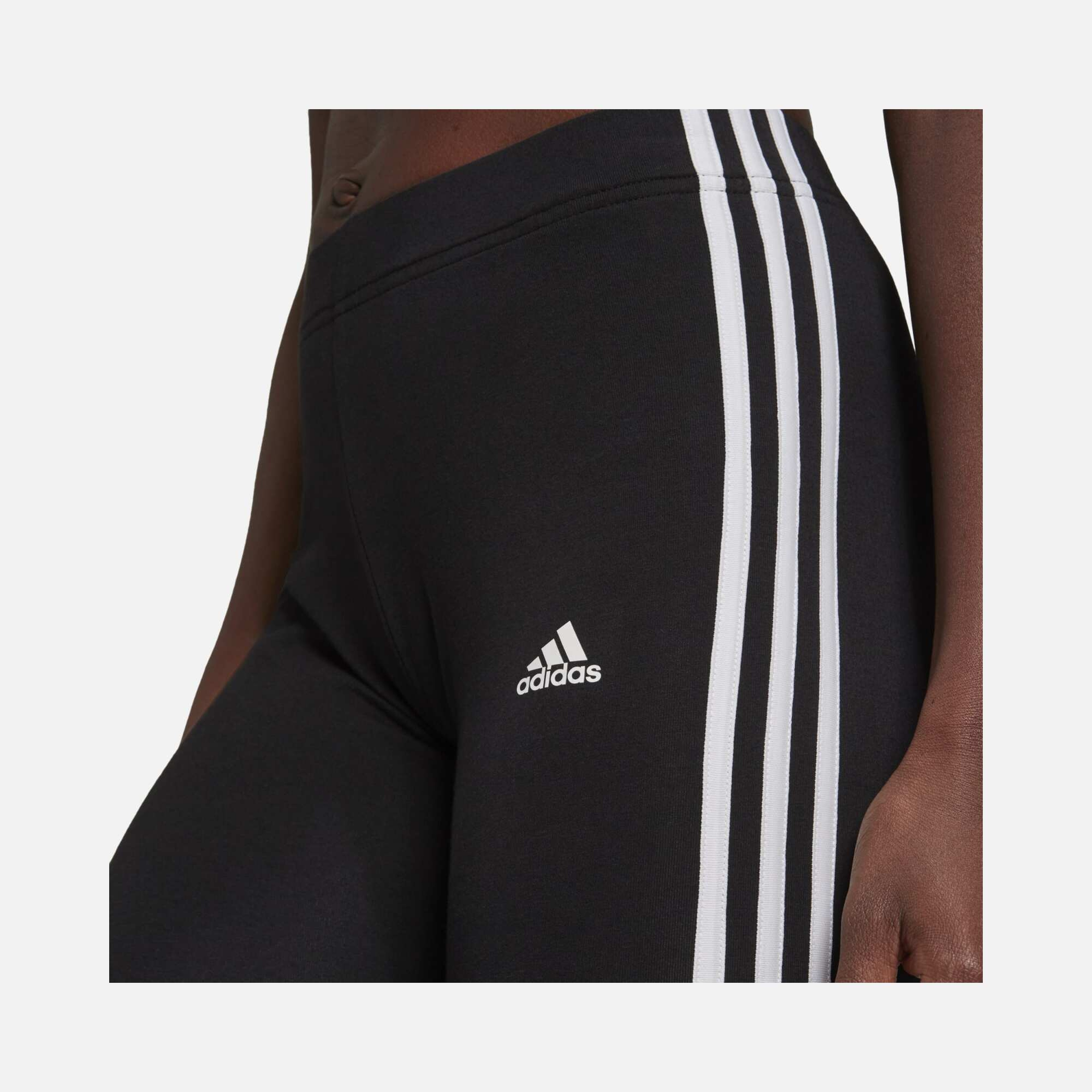 adidas Essentials 3-Stripes Bike Kadın Şort