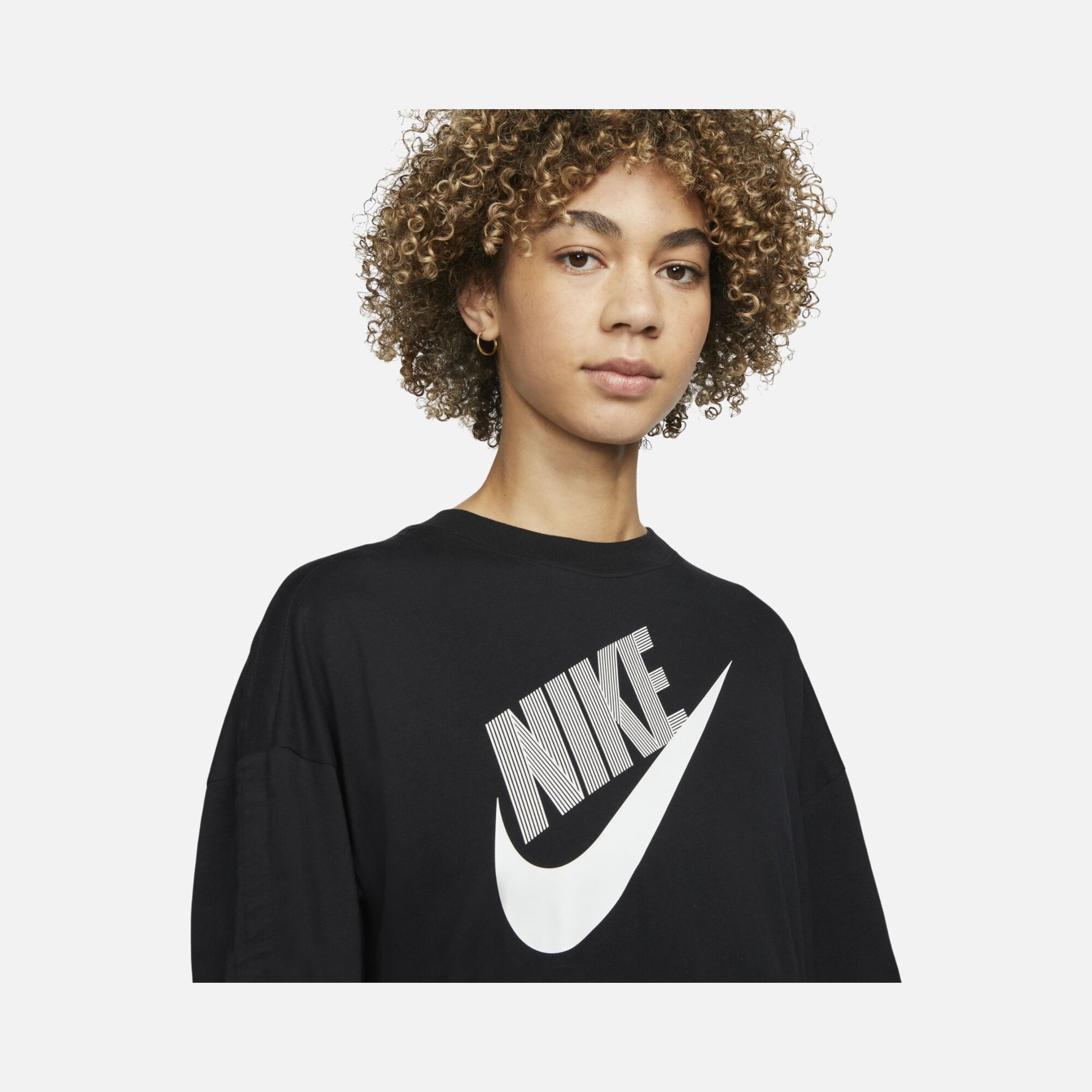 Nike Sportswear Dance Short-Sleeve Kadın Tişört