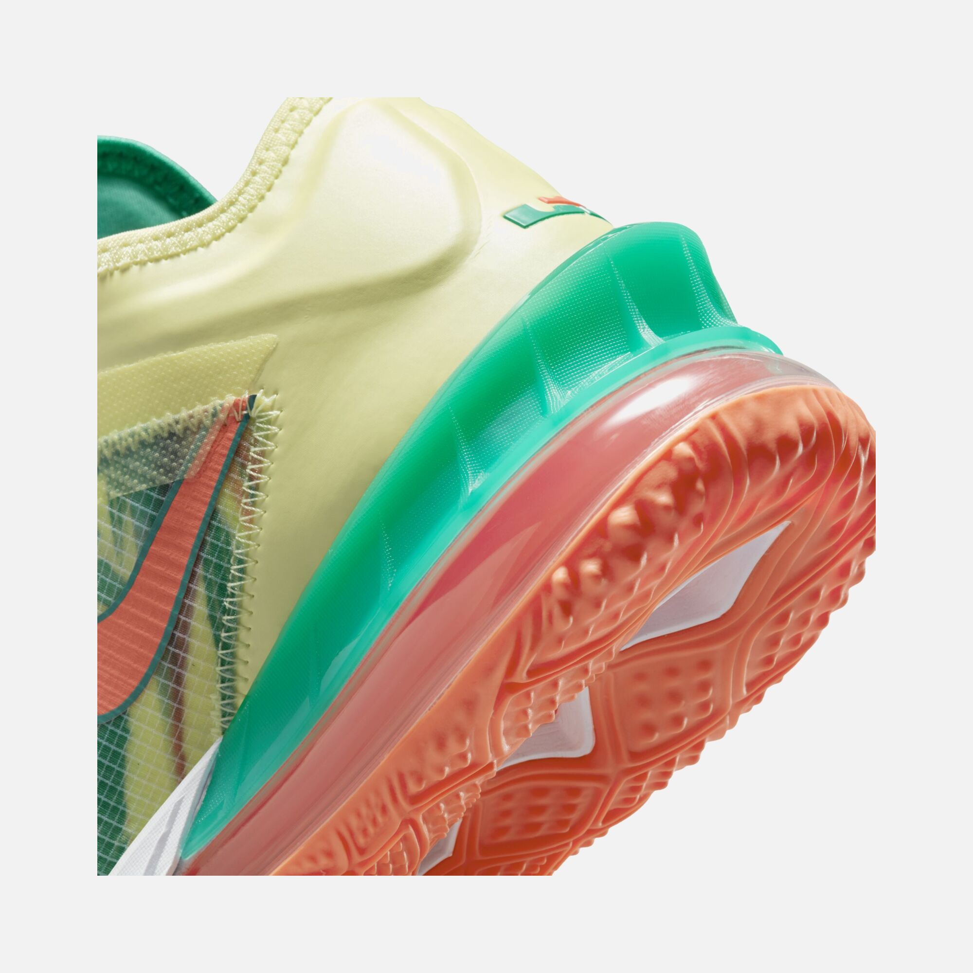 Nike LeBron James XVIII Low Erkek Basketbol Ayakkabısı | Barçın