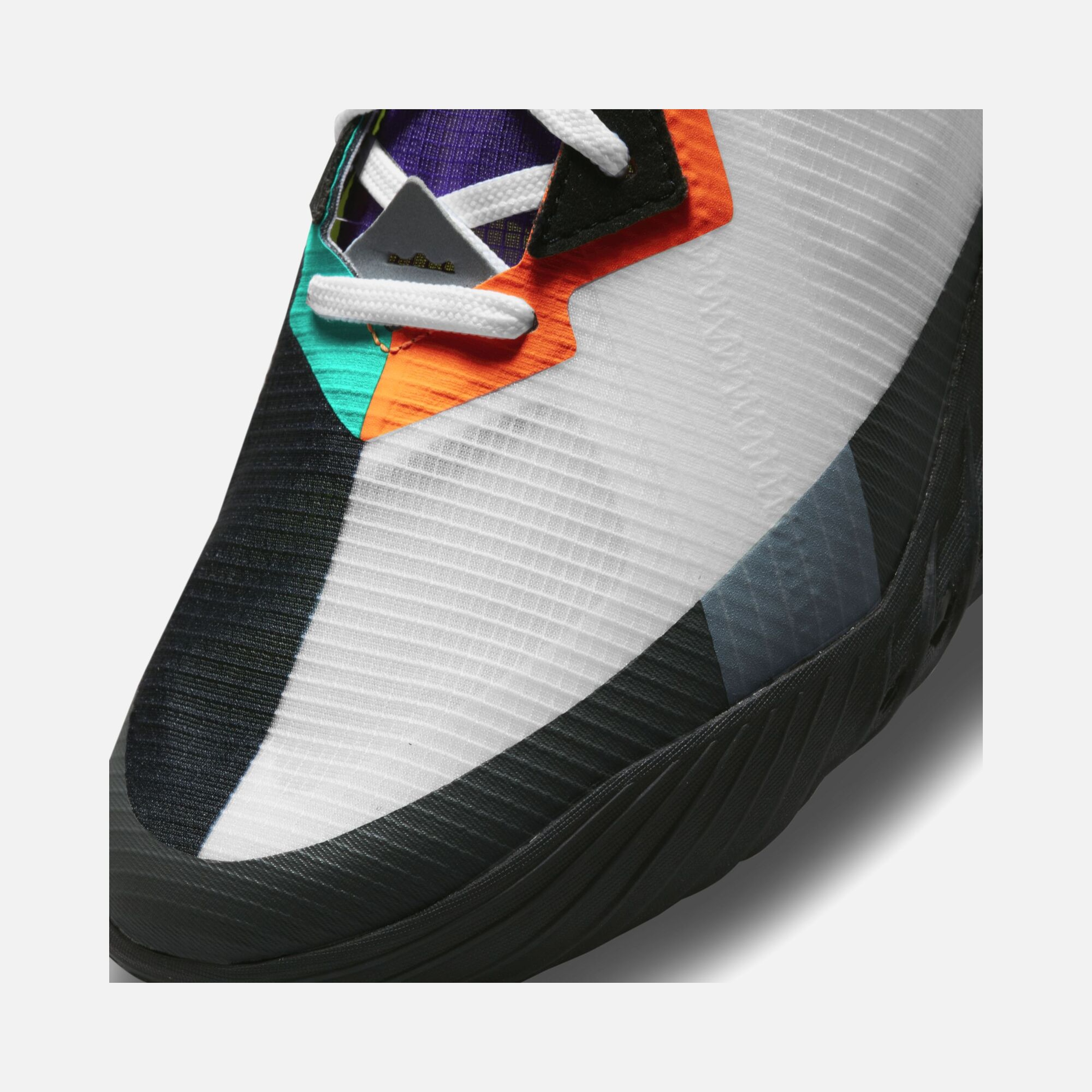 Nike LeBron James XVIII Low Erkek Basketbol Ayakkabısı