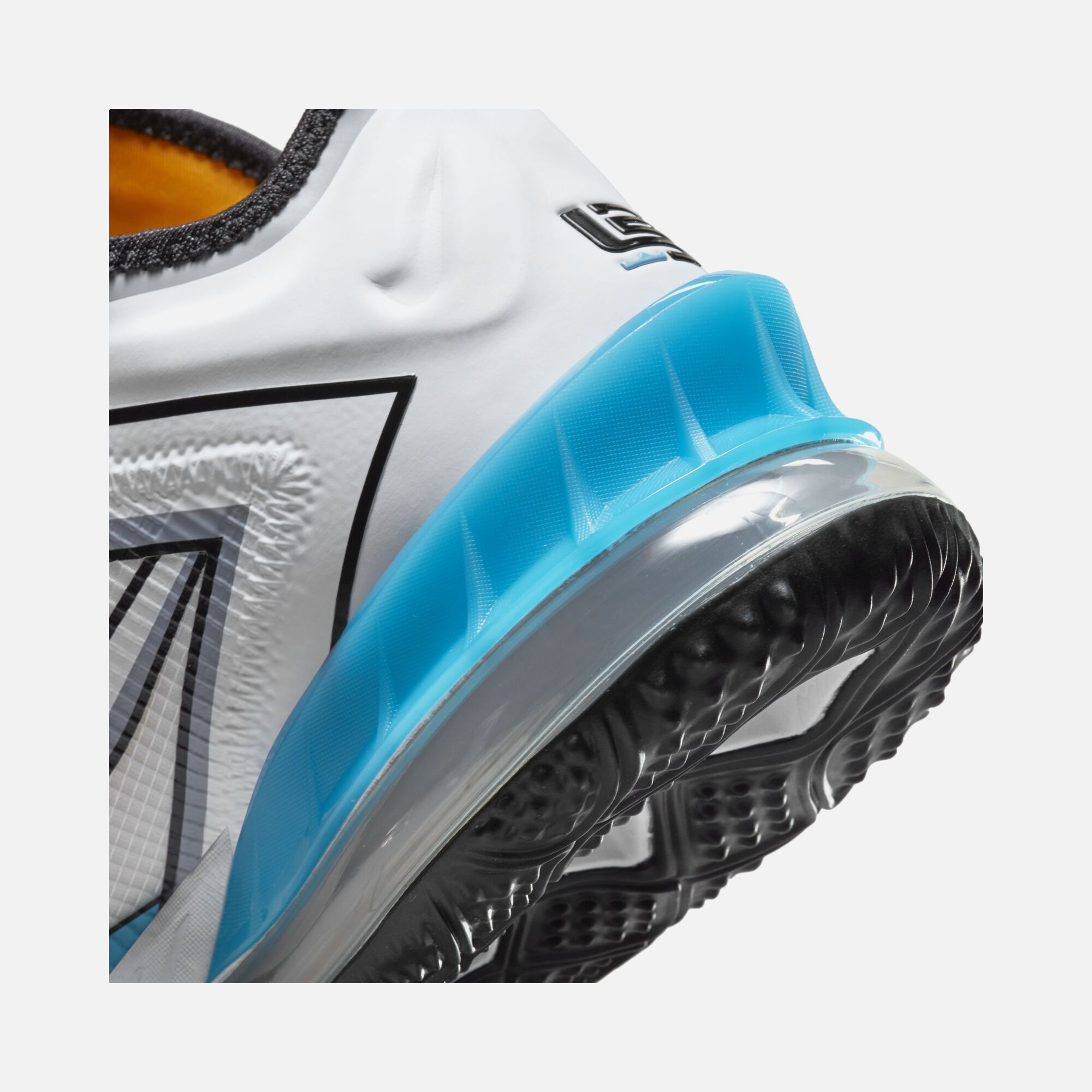 Nike LeBron James XVIII Low Erkek Basketbol Ayakkabısı