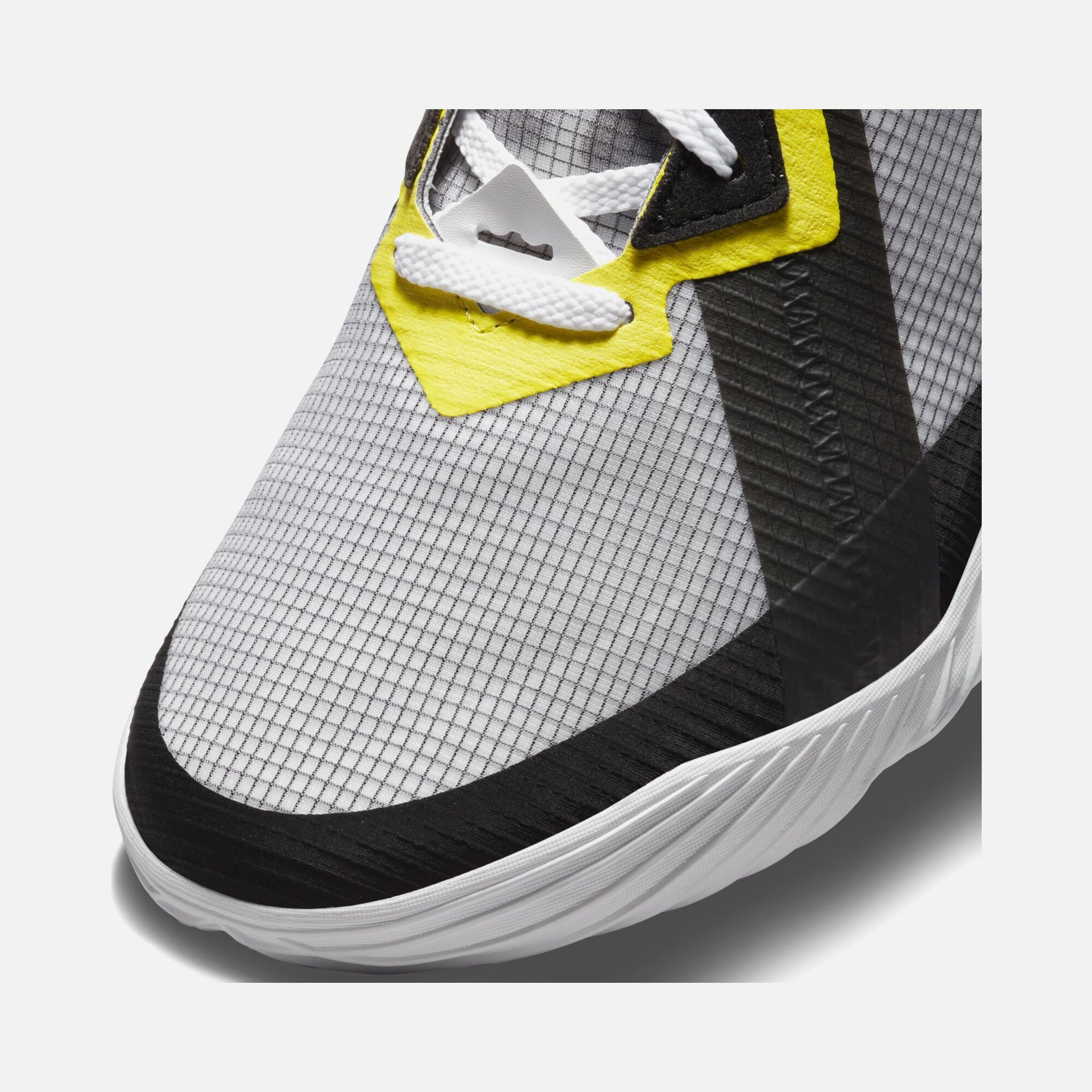 Nike LeBron James XVIII Low Erkek Basketbol Ayakkabısı