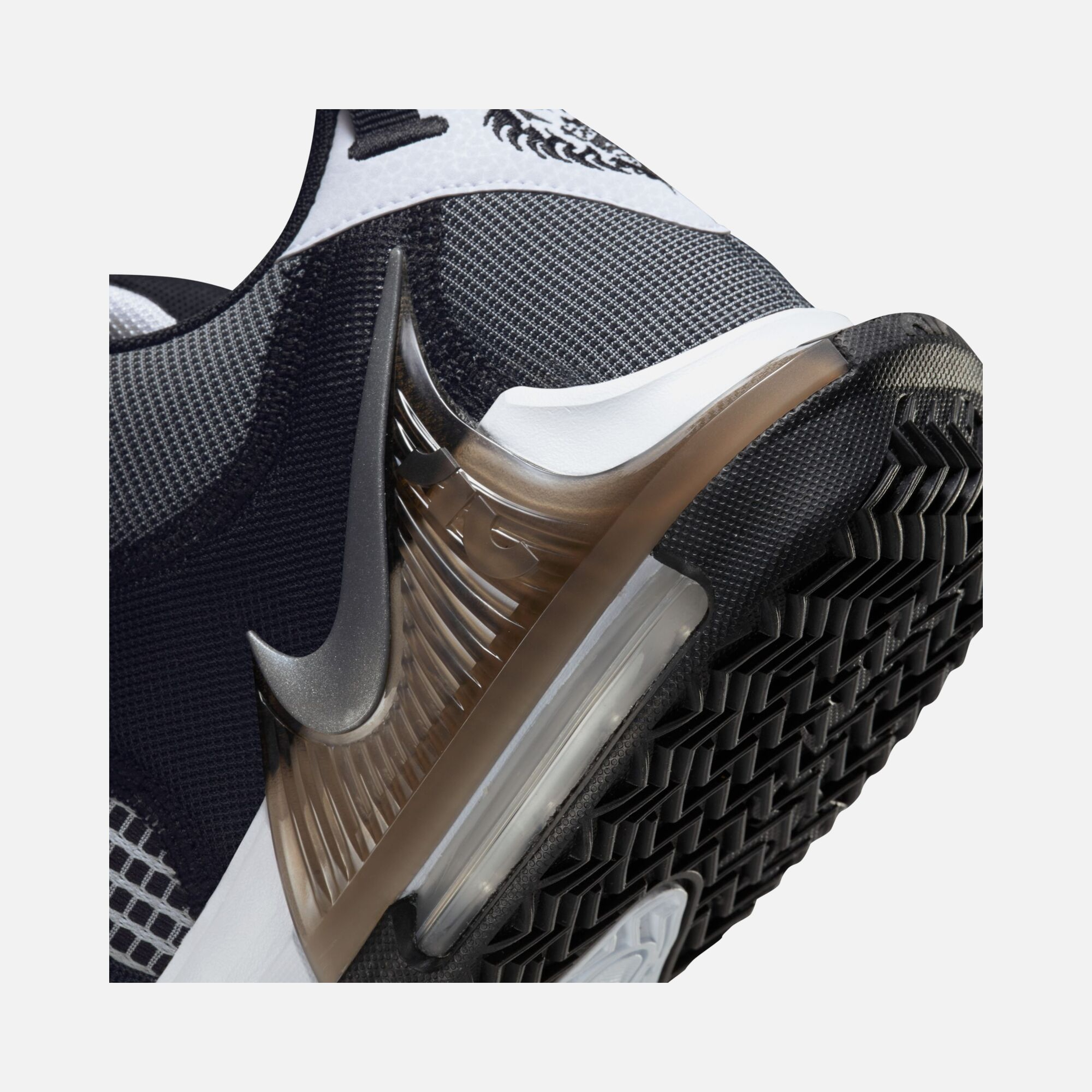 Nike LeBron James Witness VII Erkek Basketbol Ayakkabısı