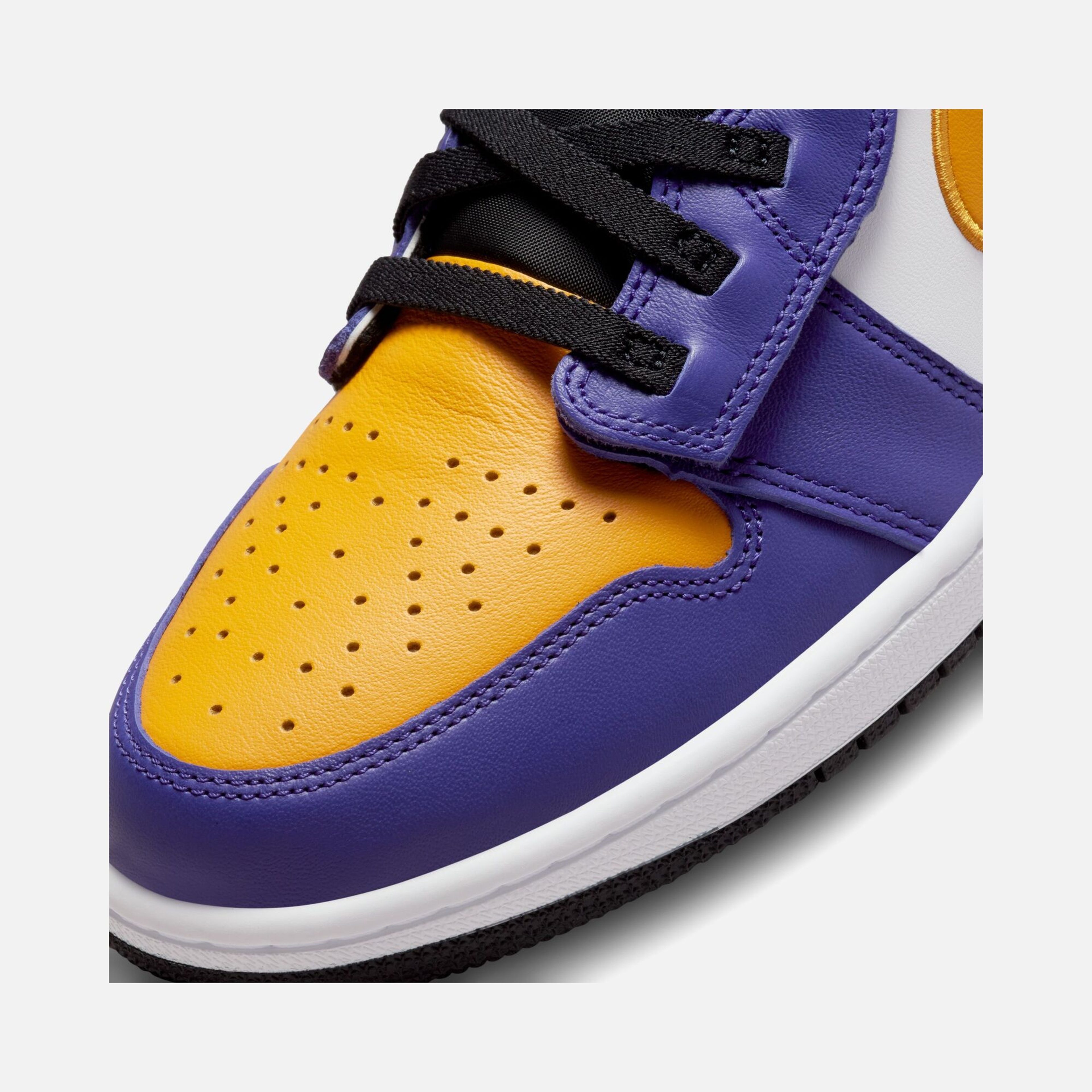 Nike Air Jordan 1 High FlyEase Erkek Spor Ayakkabı