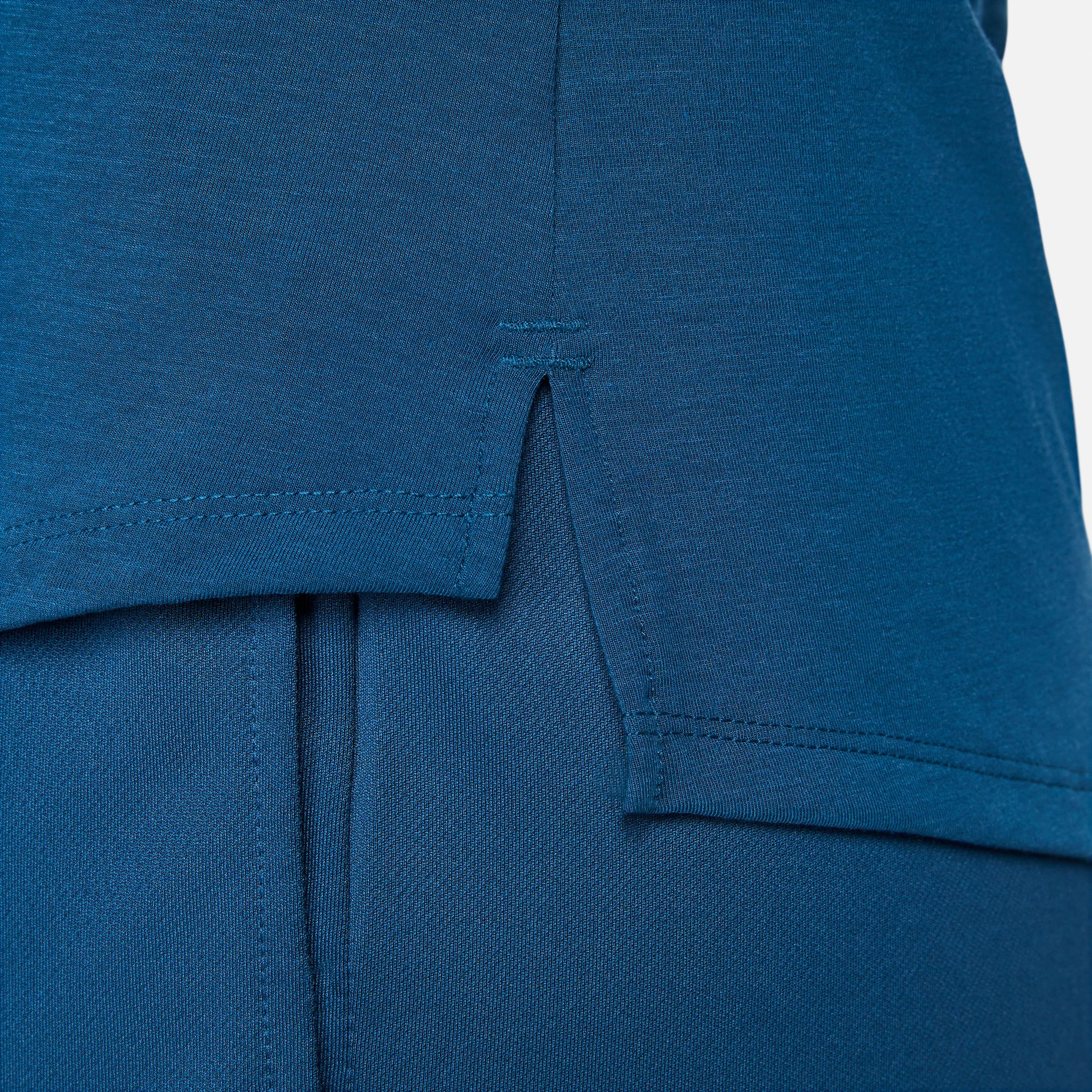 Nike Dri-Fit One Luxe Standard Fit Short-Sleeve Kadın Tişört