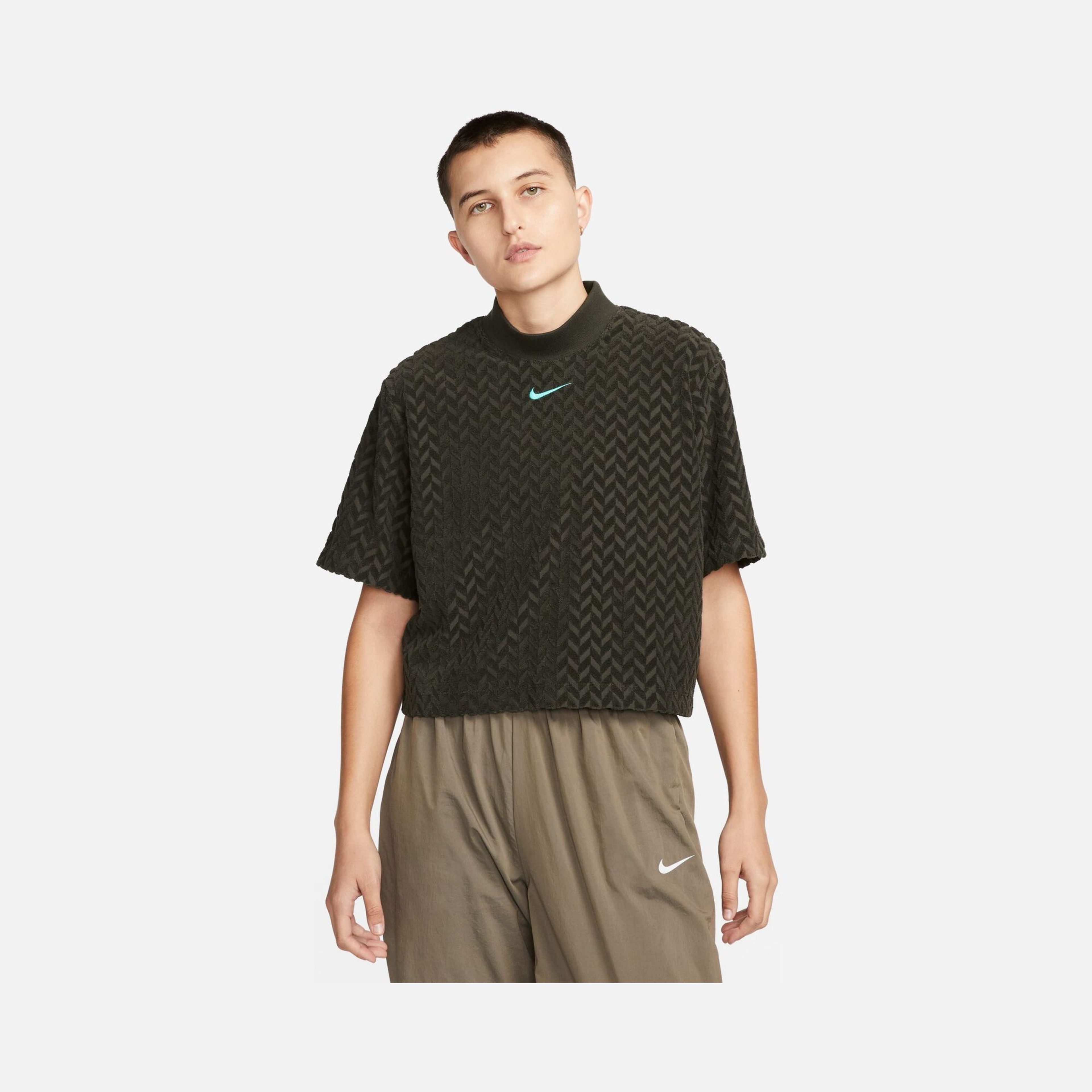 Nike Sportswear Everyday Mod Boxy Cropped Turtleneck Short-Sleeve Kadın Tişört