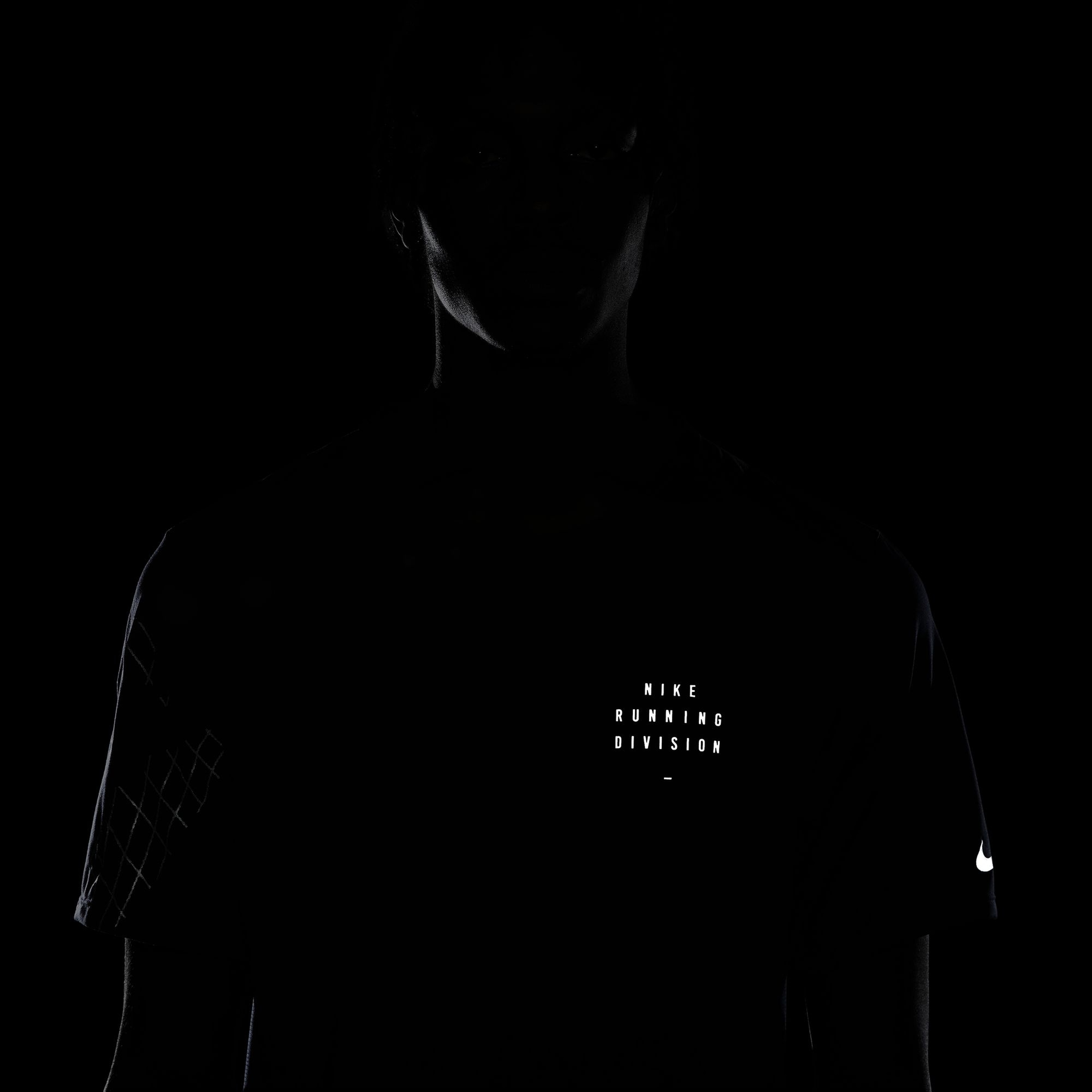 Nike Dri-Fit Run Division Rise 365 Flash Running Short-Sleeve Erkek Tişört