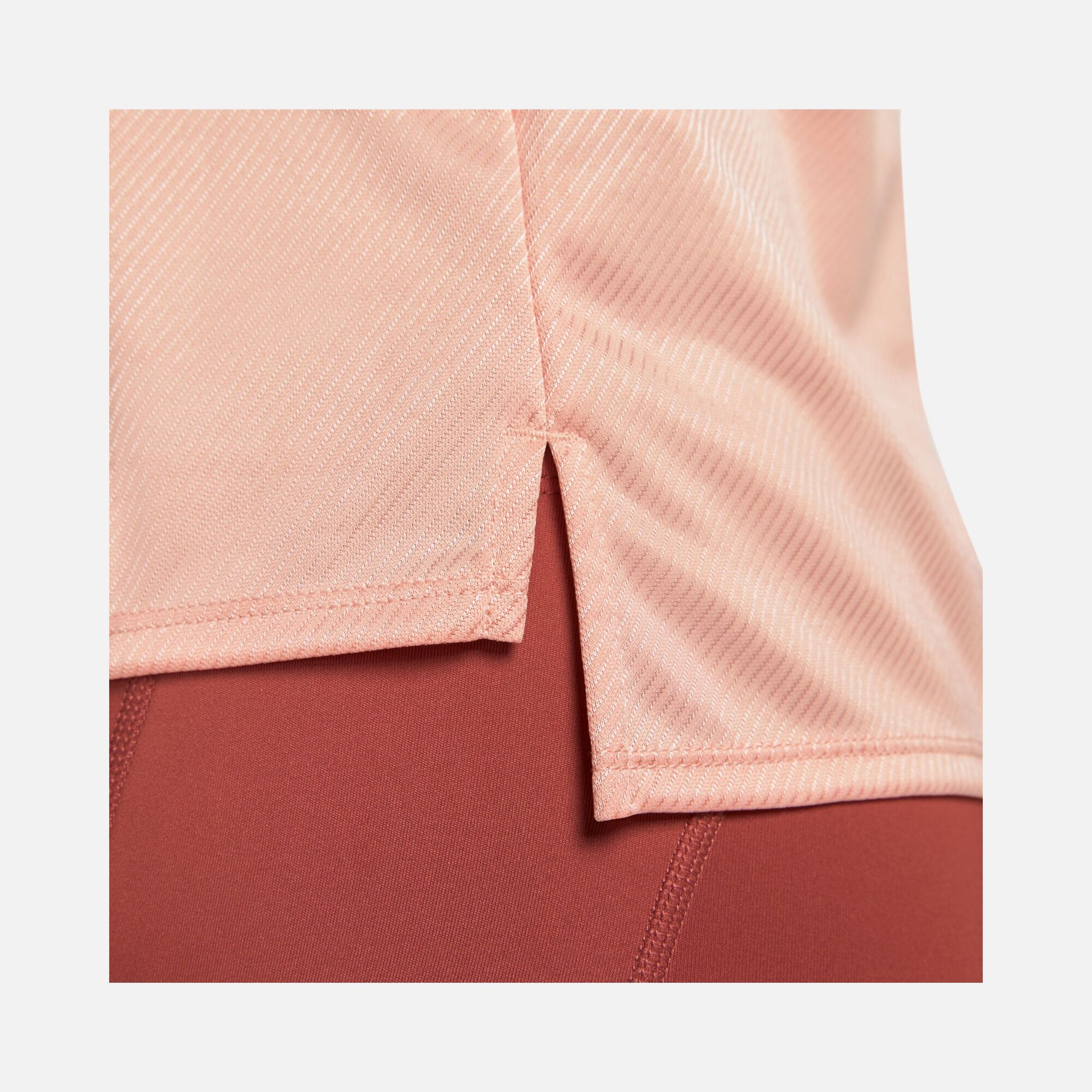 Nike Dri-Fit Swoosh Graphic Running Short-Sleeve Kadın Tişört