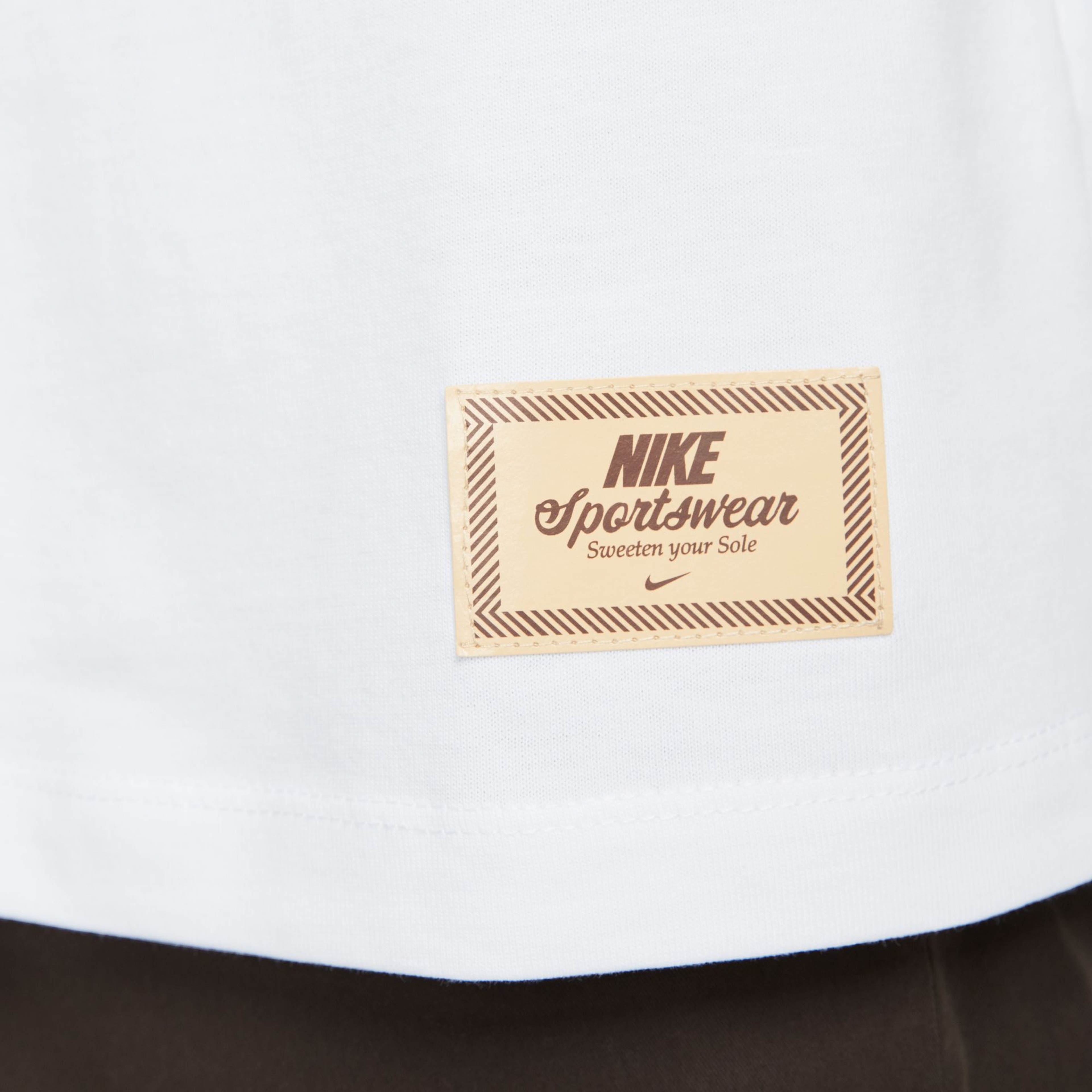 Nike Sportswear Coffee Swoosh Graphic Short-Sleeve Erkek Tişört