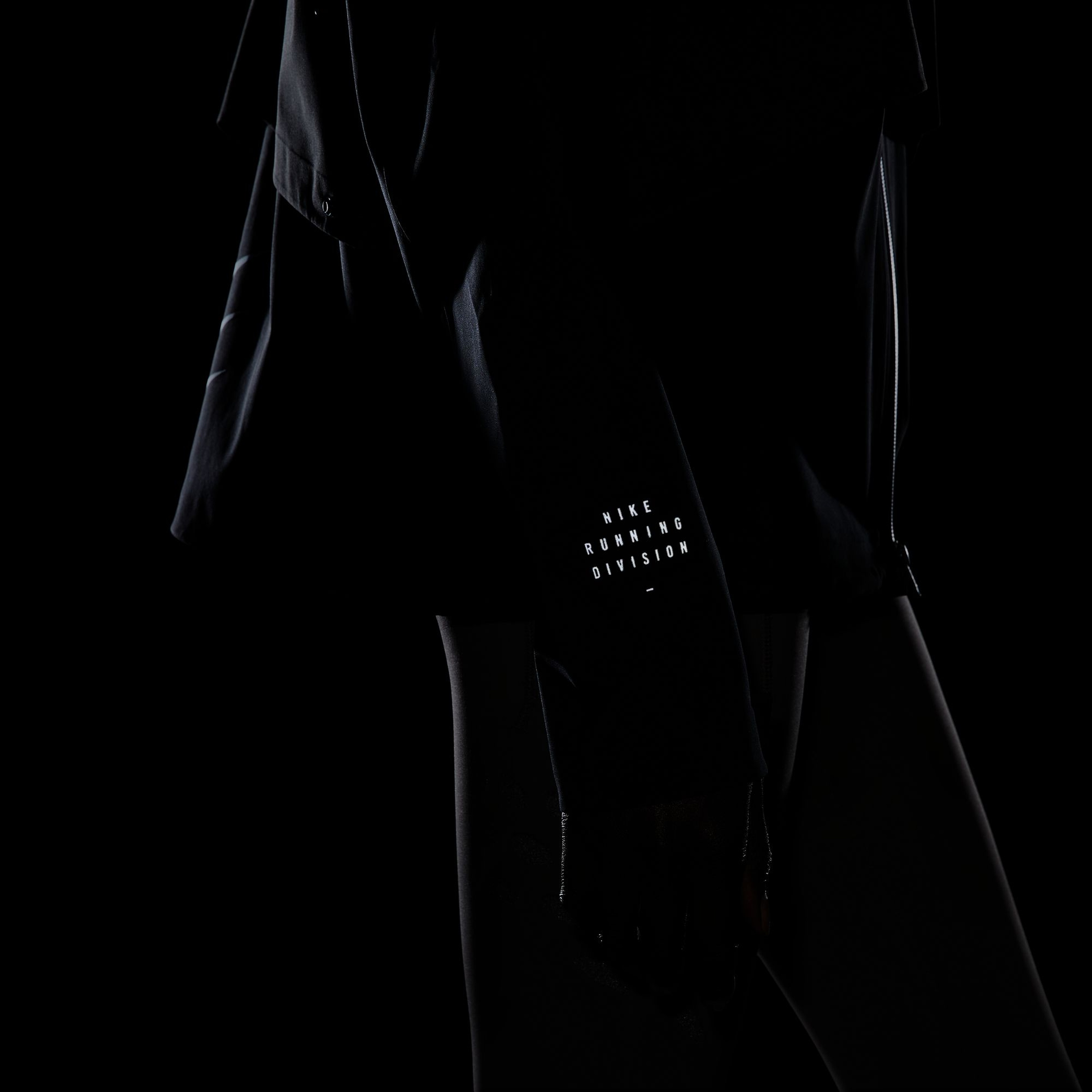 Nike Storm-Fit Run Division Full-Zip Hoodie Kadın Ceket