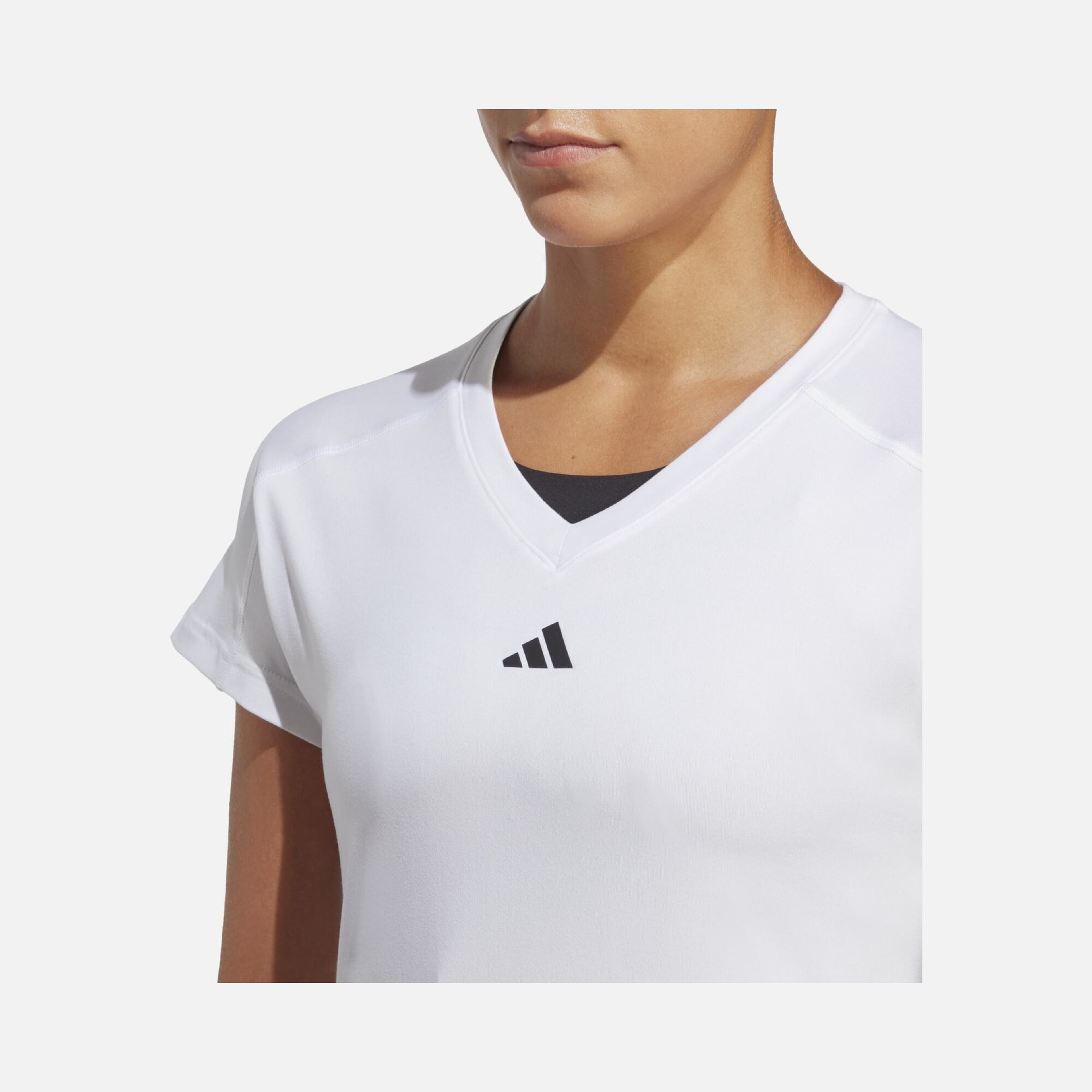 adidas AEROREADY Train Essentials Minimal Branding V-Neck Short-Sleeve Kadın Tişört