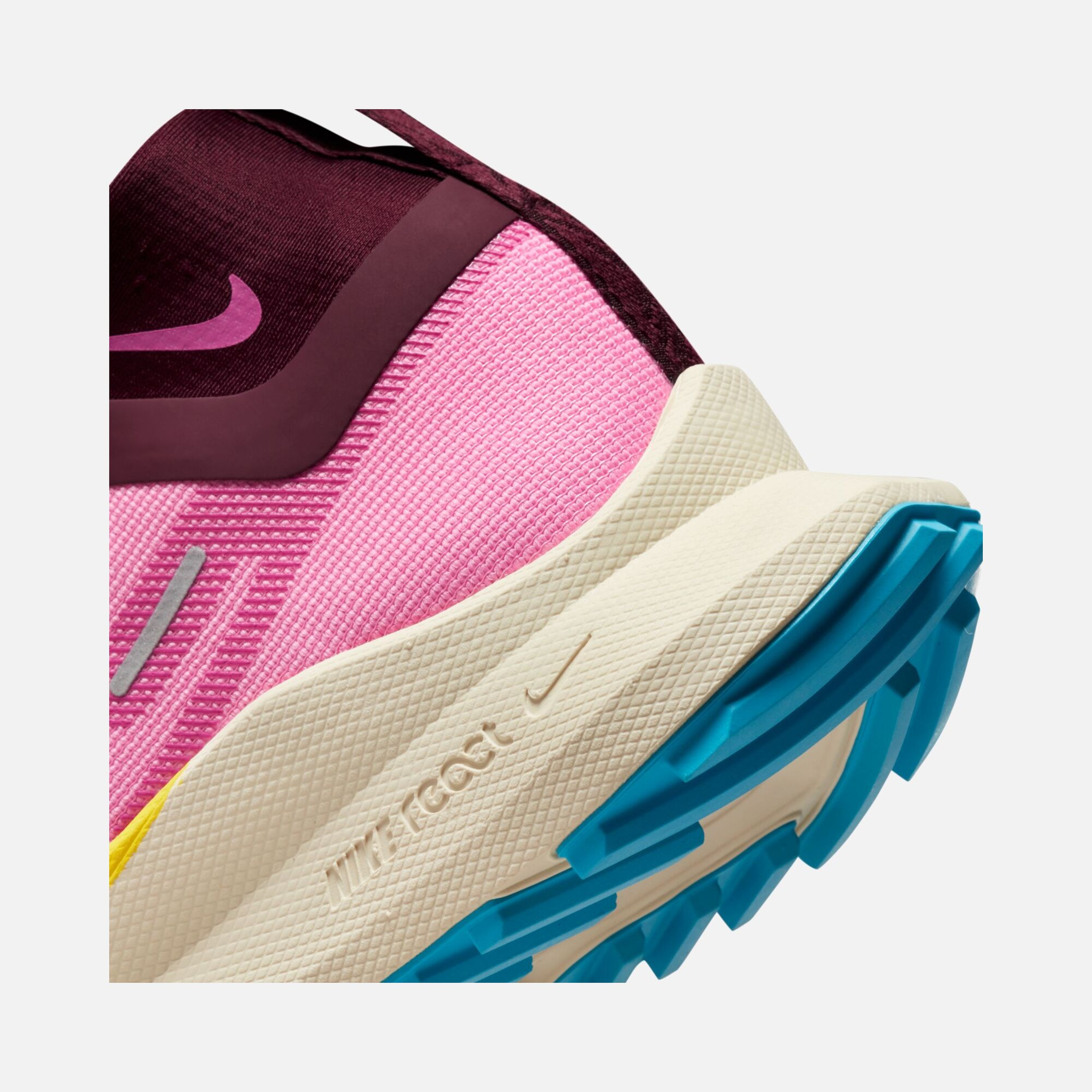 Nike Pegasus Trail 4 Gore-Tex Trail-Running Kadın Spor Ayakkabı