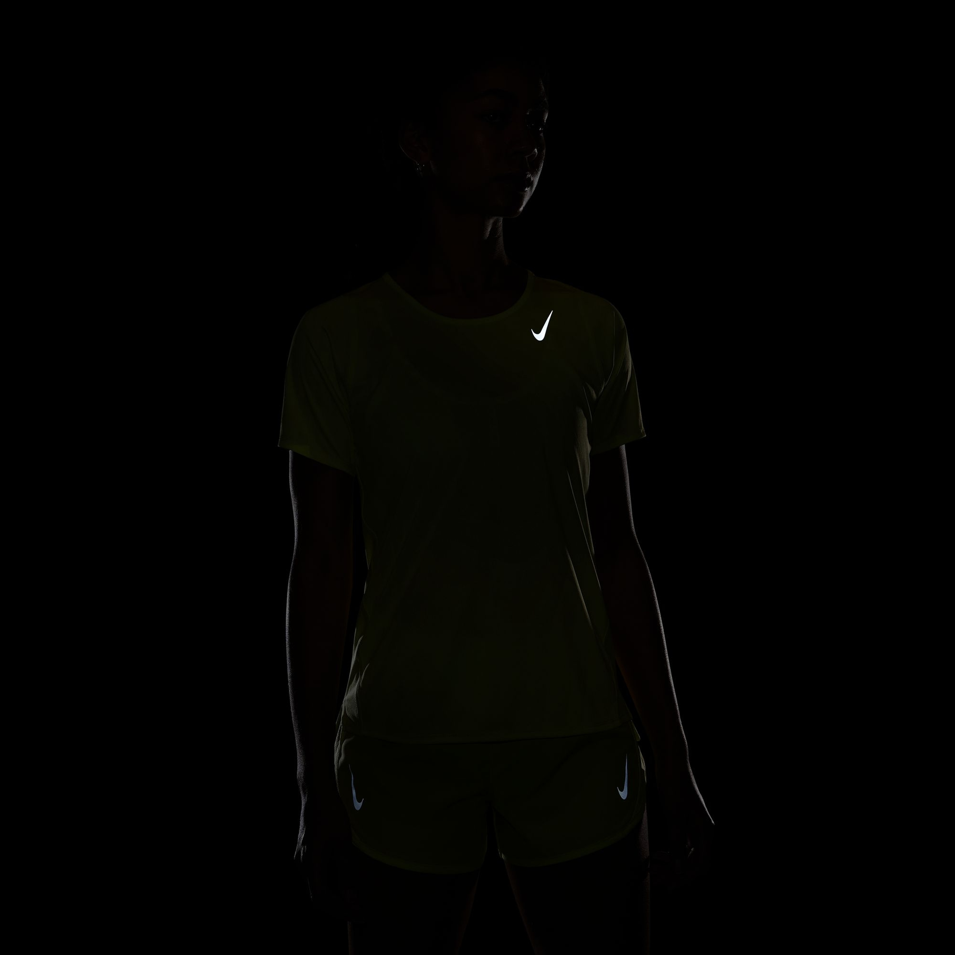 Nike Dri-Fit Race Running Short-Sleeve Kadın Tişört