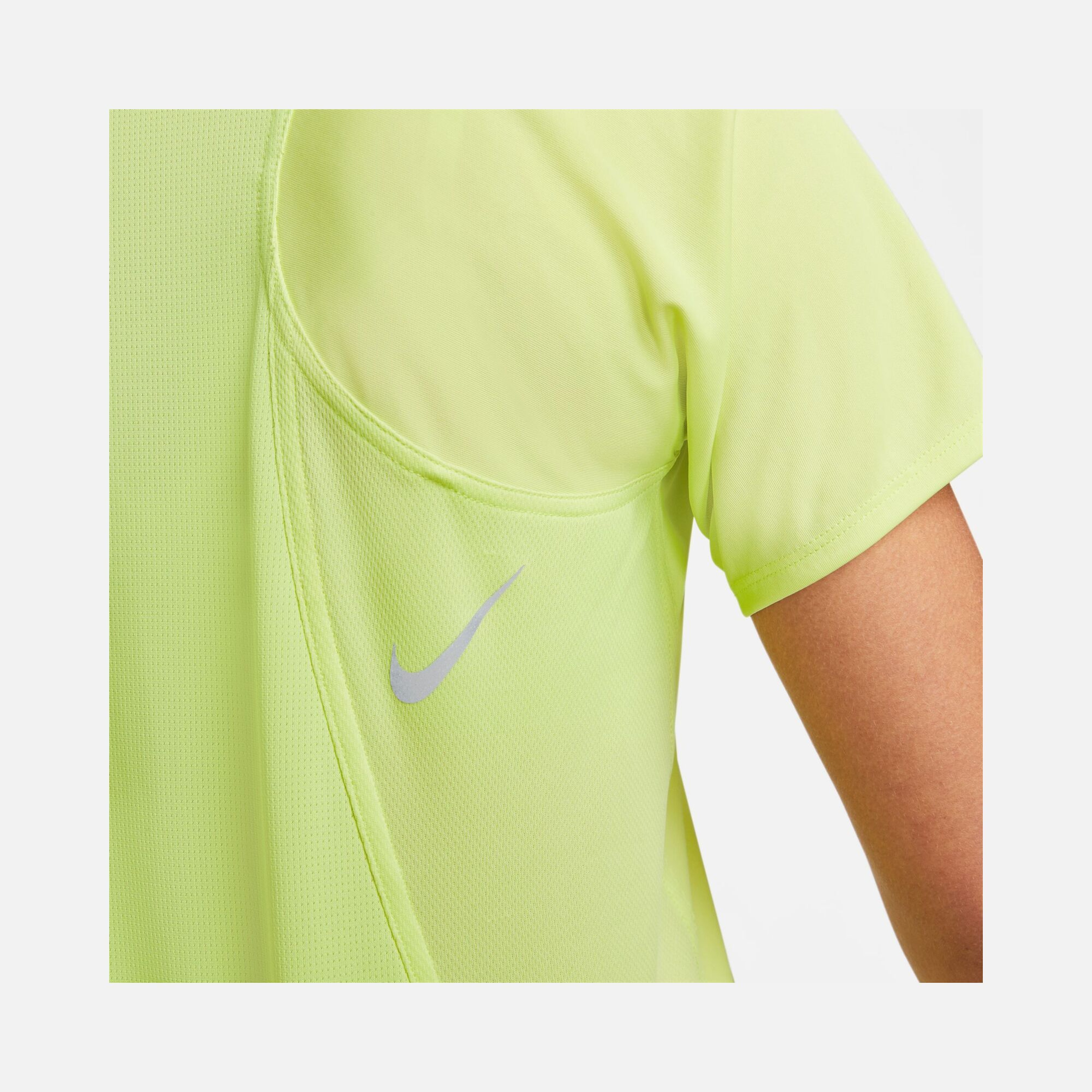 Nike Dri-Fit Race Running Short-Sleeve Kadın Tişört