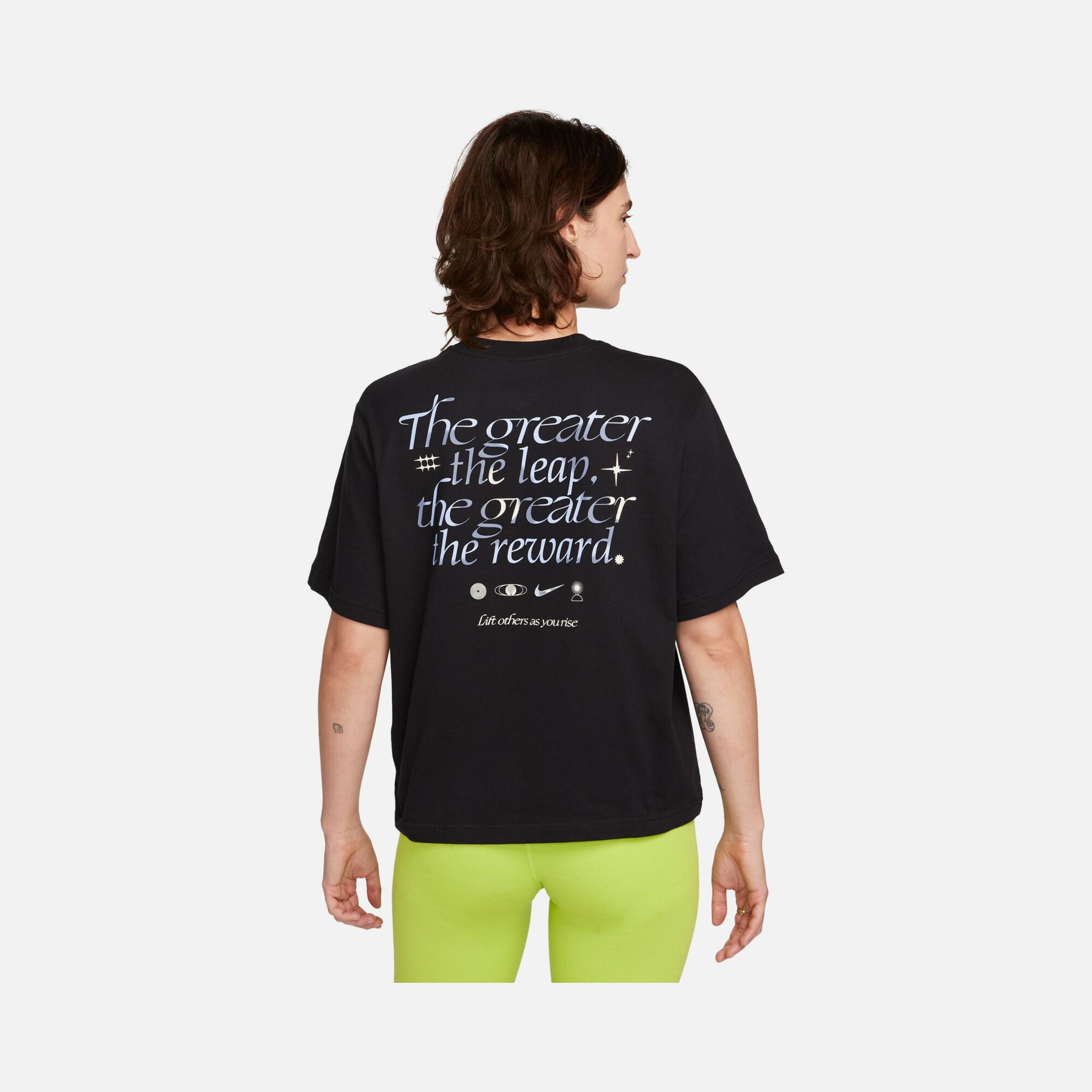 Nike Sportswear ''Lift Others as Your Rise'' 3 Boxy Short-Sleeve Kadın Tişört