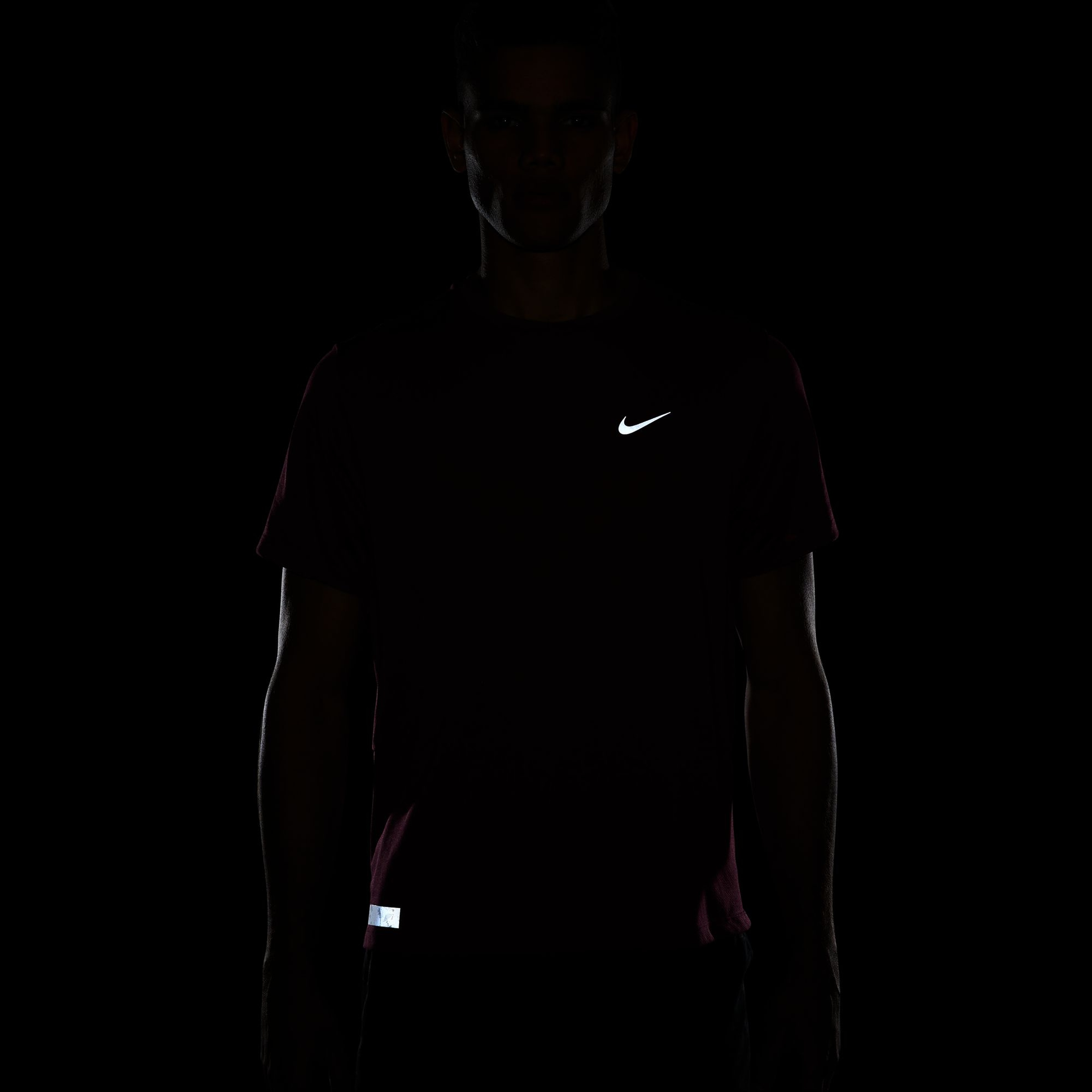 Nike Dri-Fit Run Division Rise 365 Running Short-Sleeve Erkek Tişört