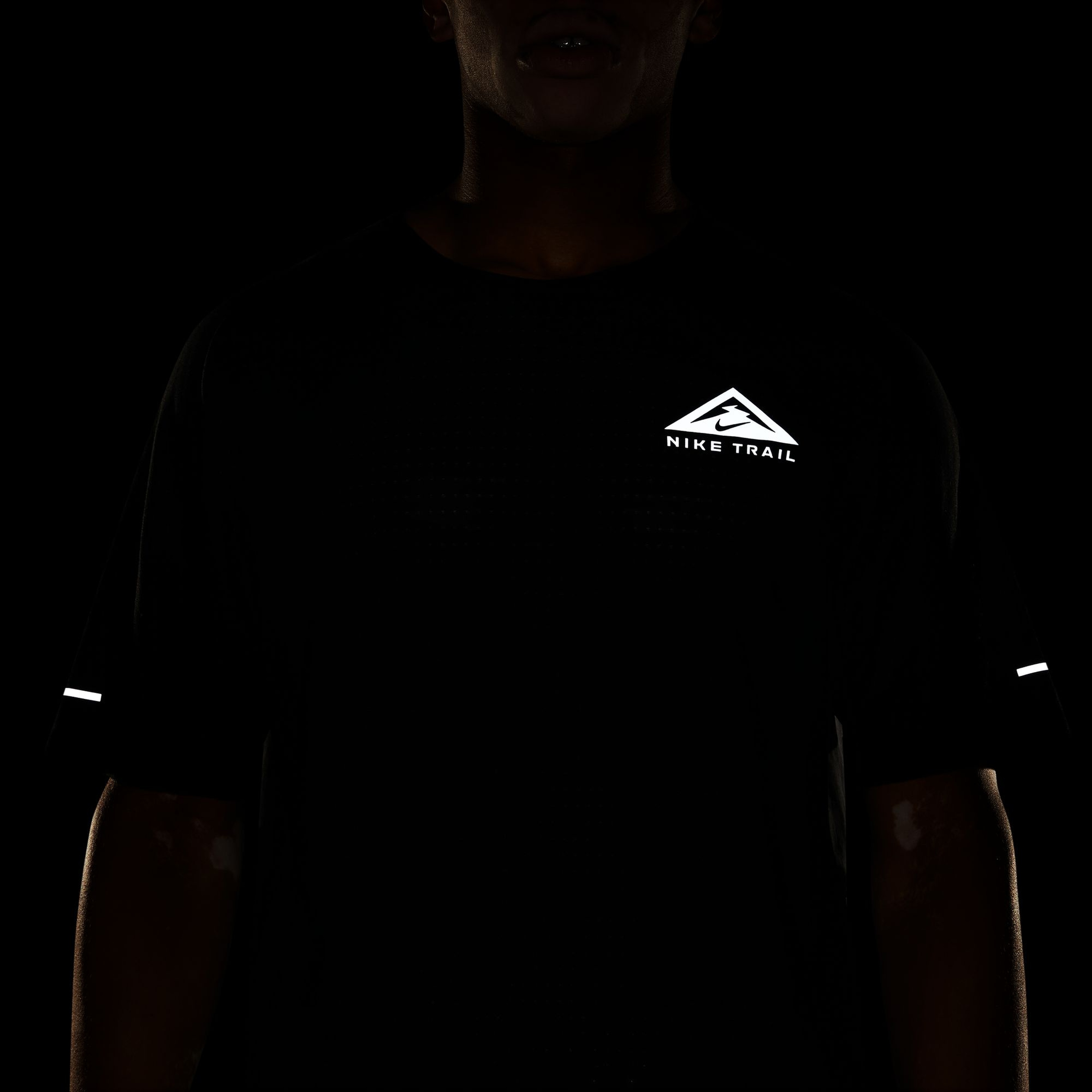 Nike Dri-Fit Trail Solar Chase Running Short-Sleeve Erkek Tişört