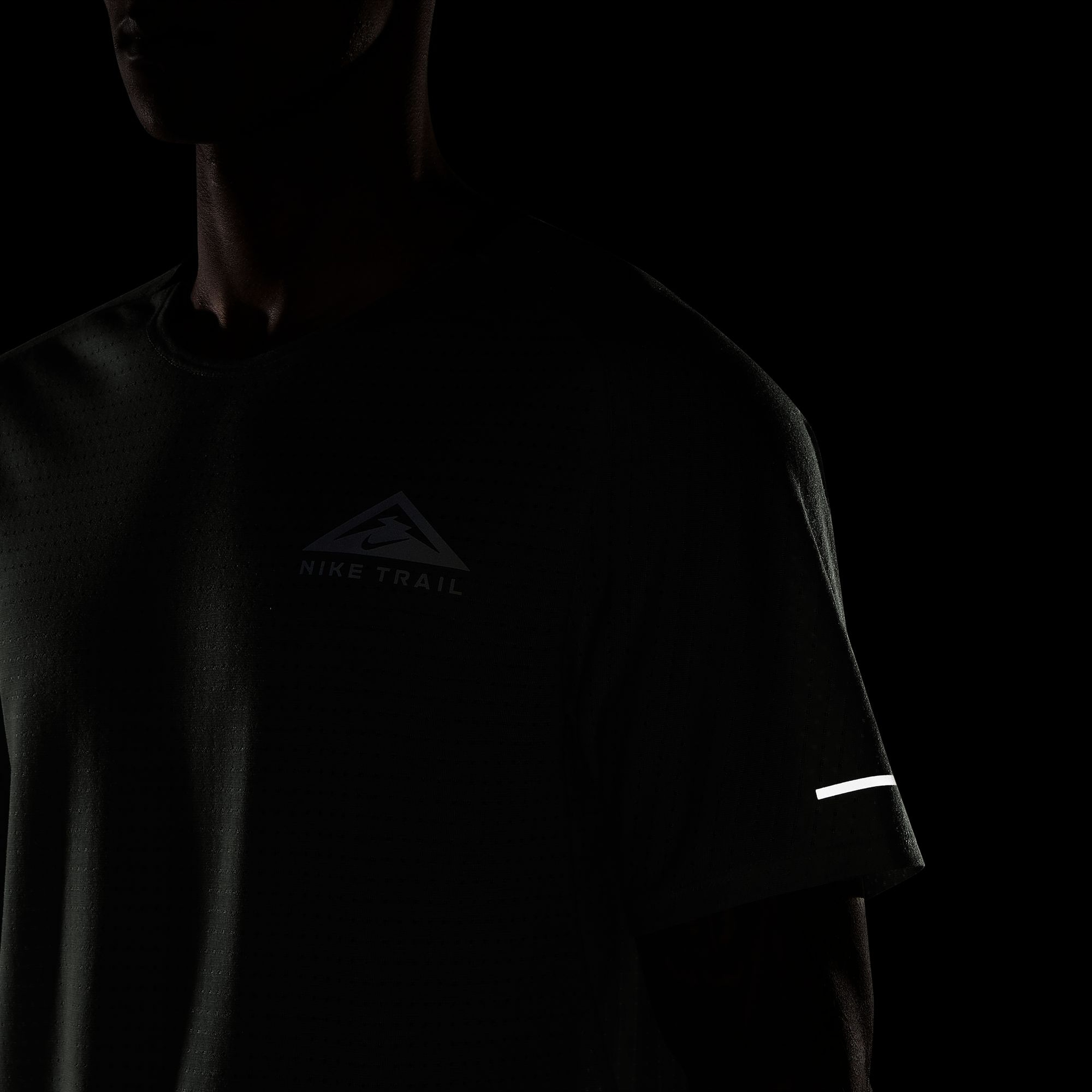 Nike Dri-Fit Trail Solar Chase Running Short-Sleeve Erkek Tişört