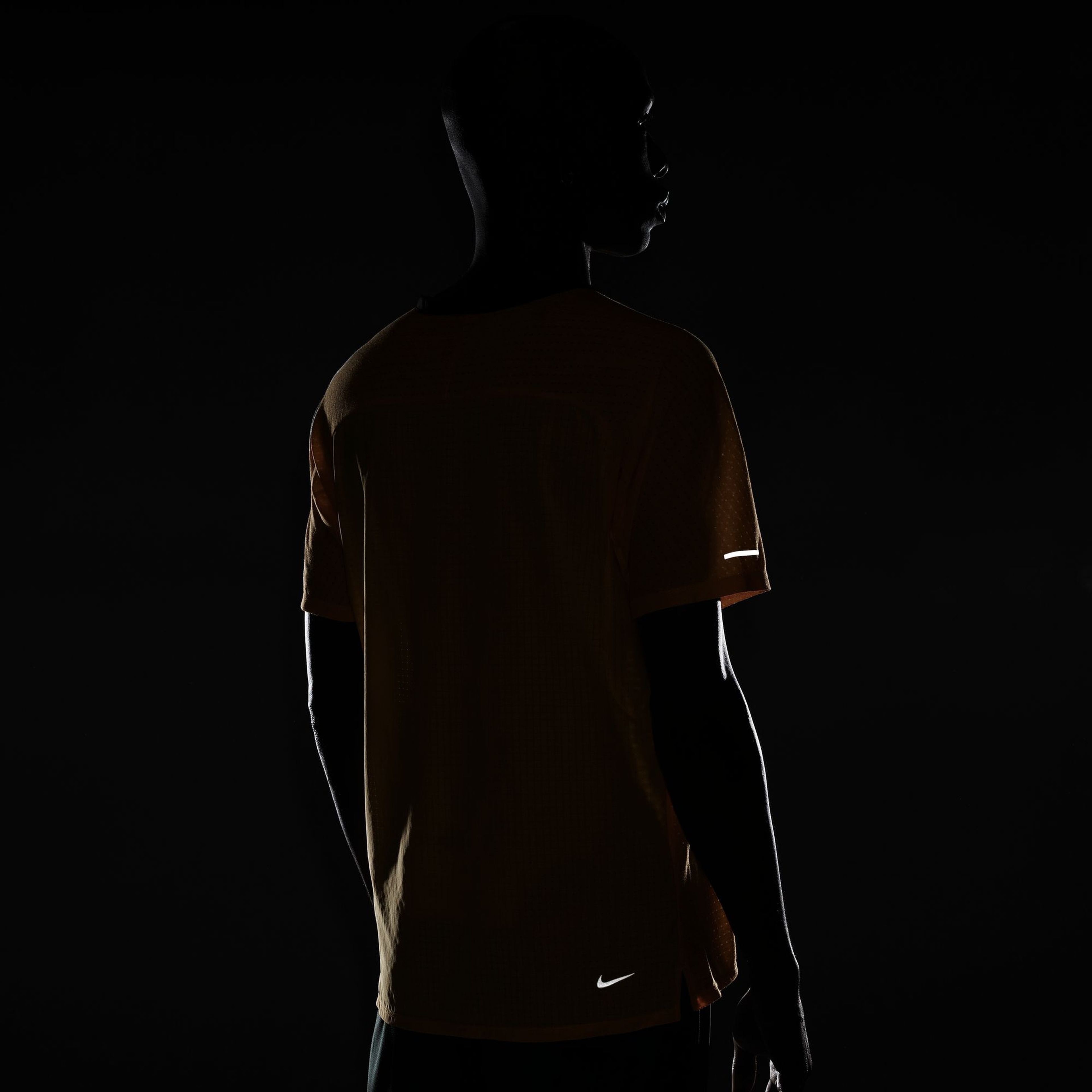 Nike Dri-Fit Trail Solar Chase Running Short-Sleeve Erkek Tişört