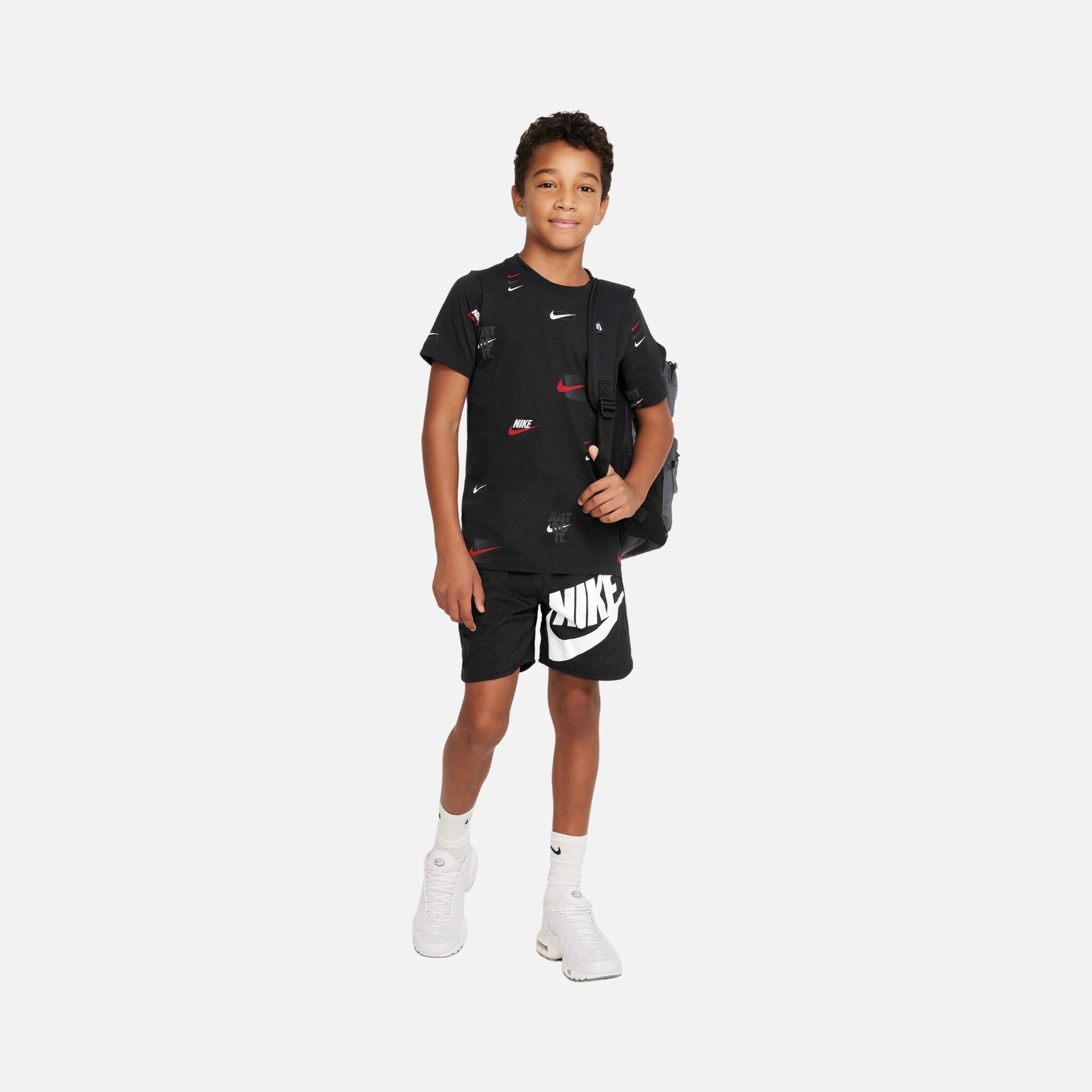Nike Sportswear Swoosh Logo Printed Short-Sleeve (Boys') Çocuk Tişört