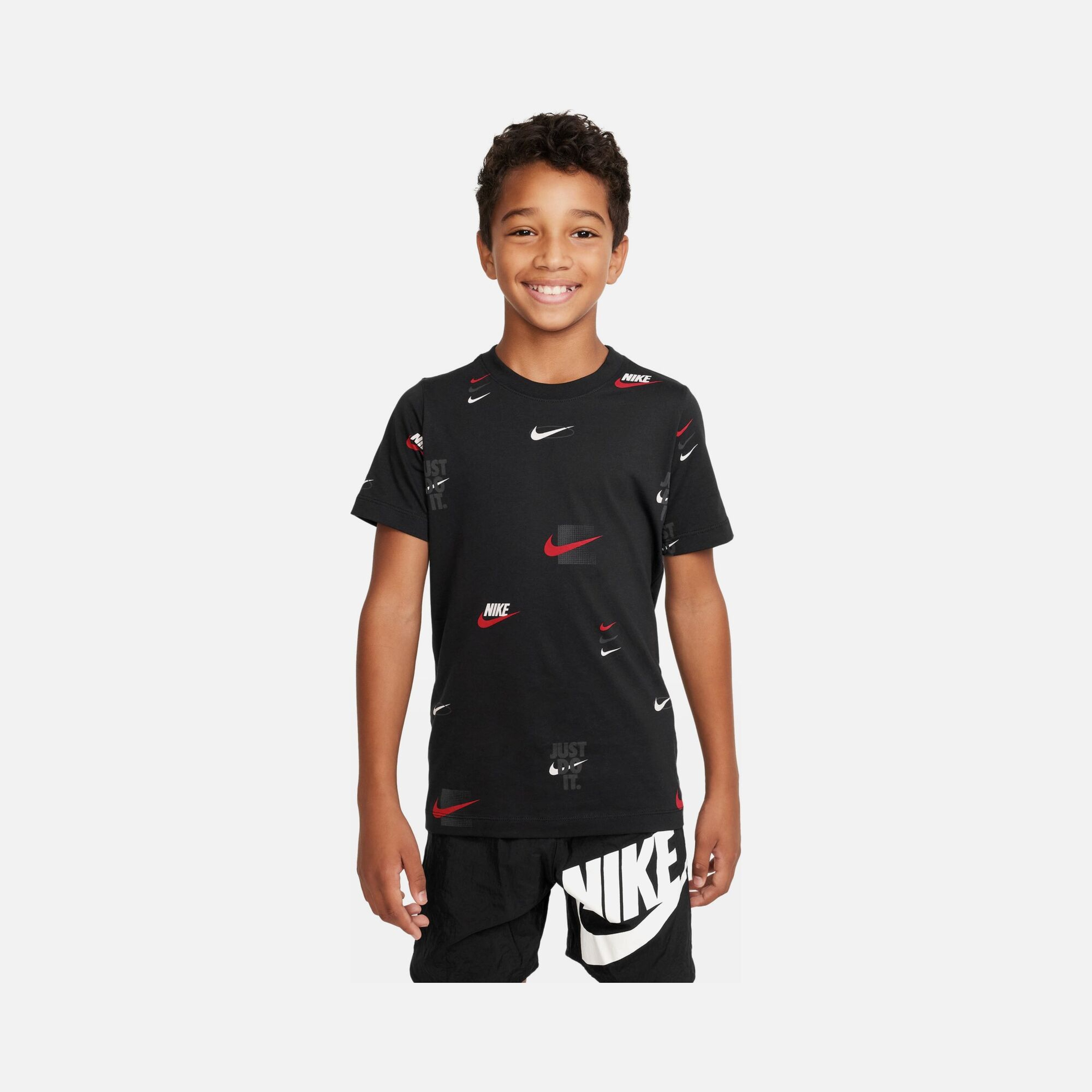 Nike Sportswear Swoosh Logo Printed Short-Sleeve (Boys') Çocuk Tişört