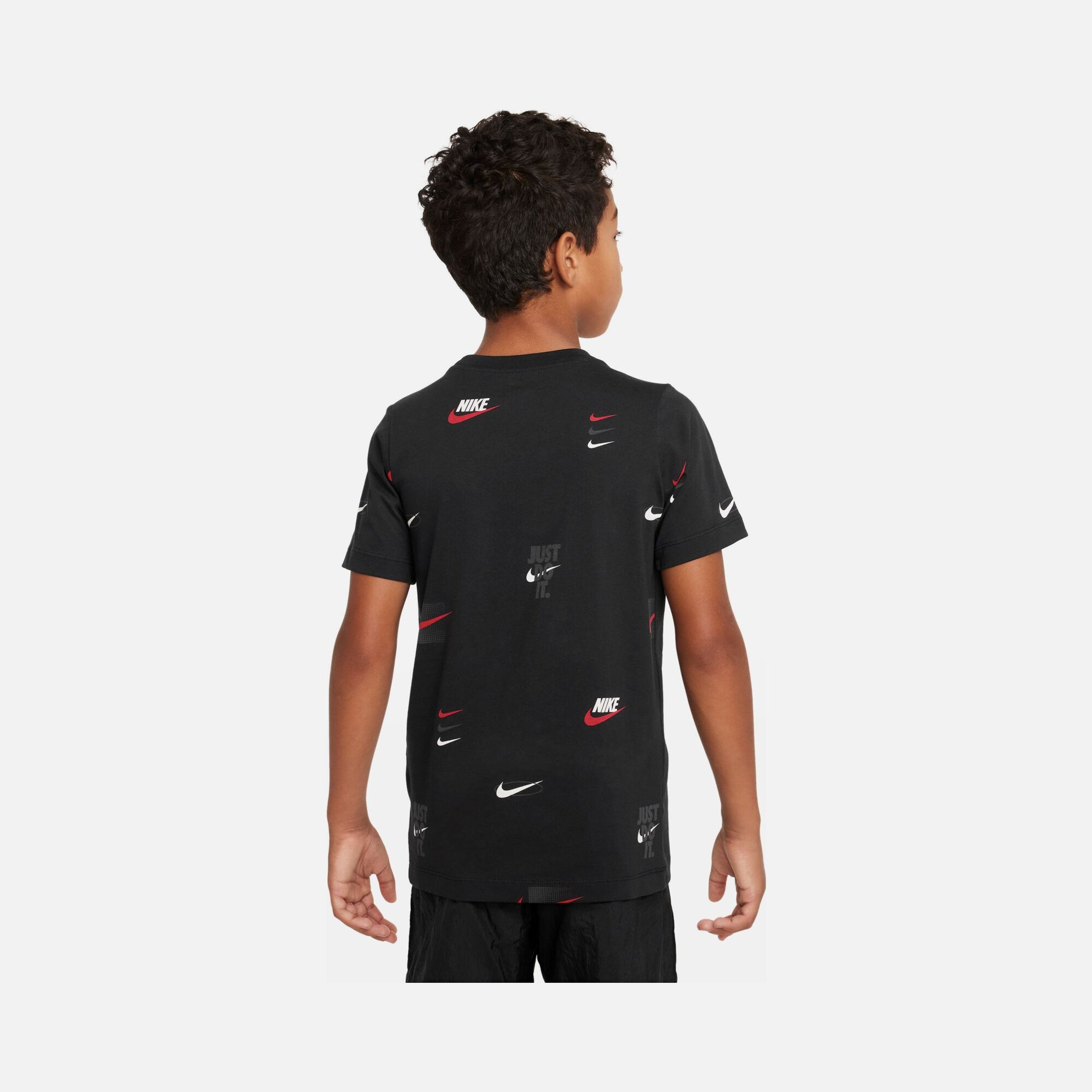 Nike Sportswear Swoosh Logo Printed Short-Sleeve (Boys') Çocuk Tişört