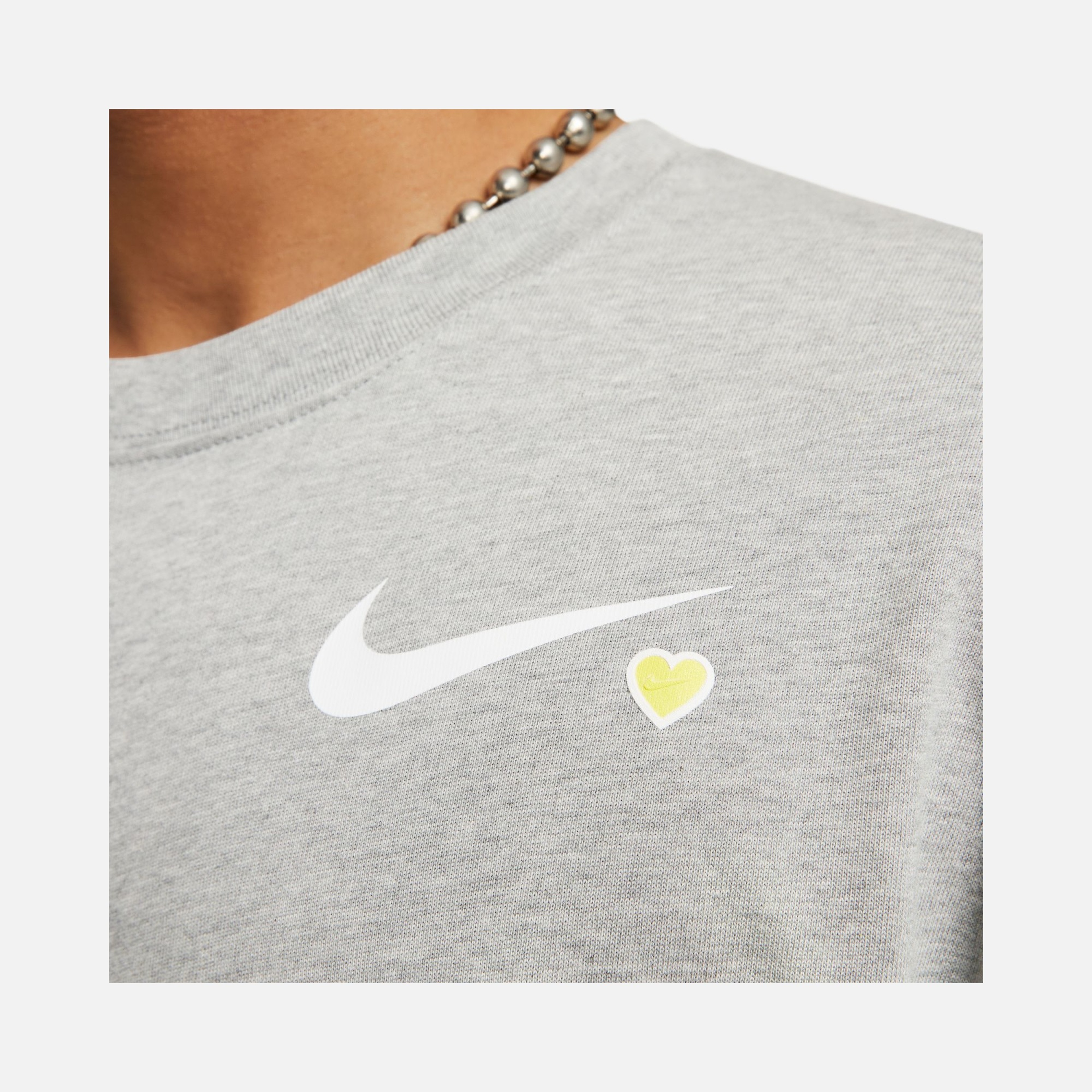 Nike Sportswear Valentine's Day Graphic Short-Sleeve Erkek Tişört