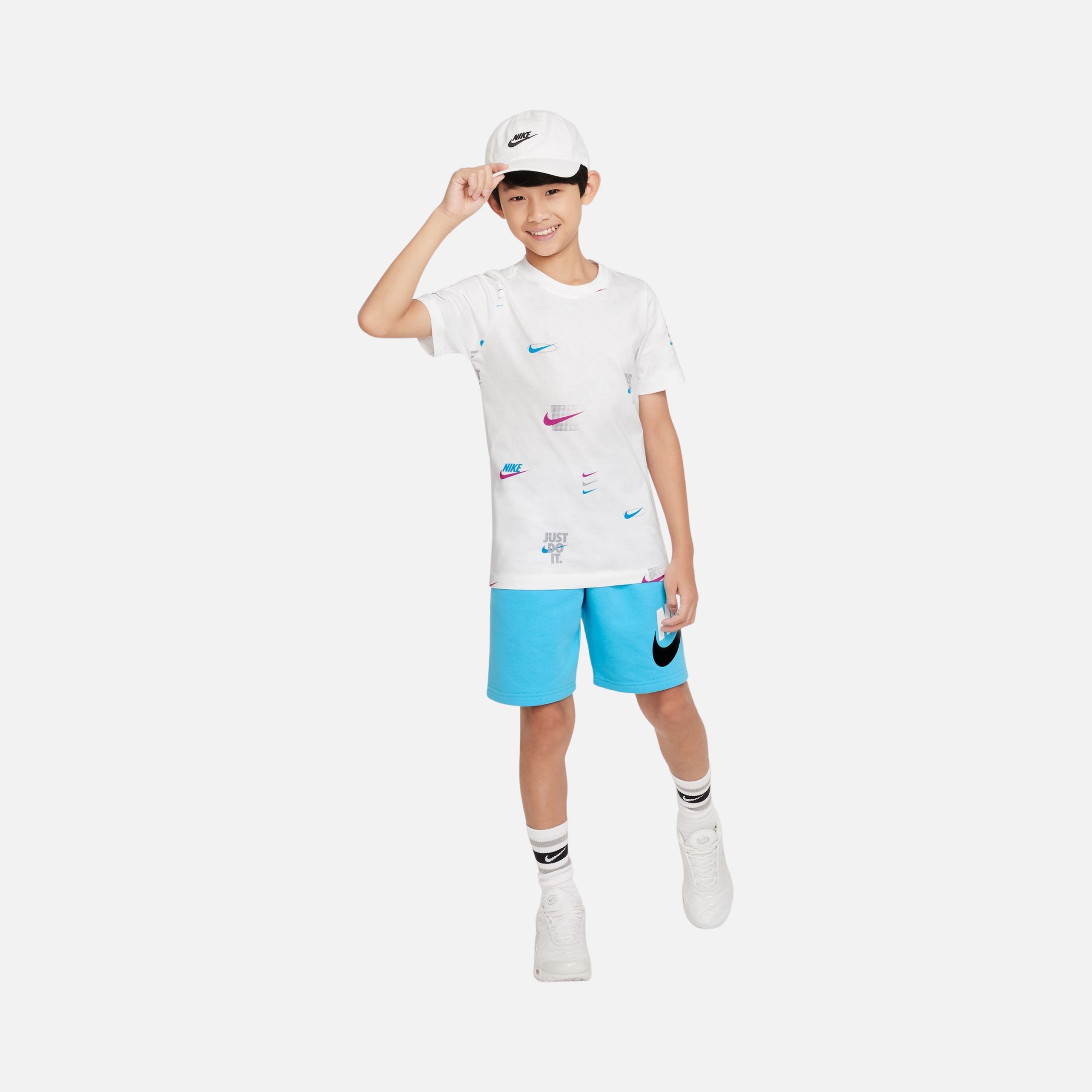 Nike Sportswear Swoosh Logo Printed Short-Sleeve (Boys') Çocuk Tişört
