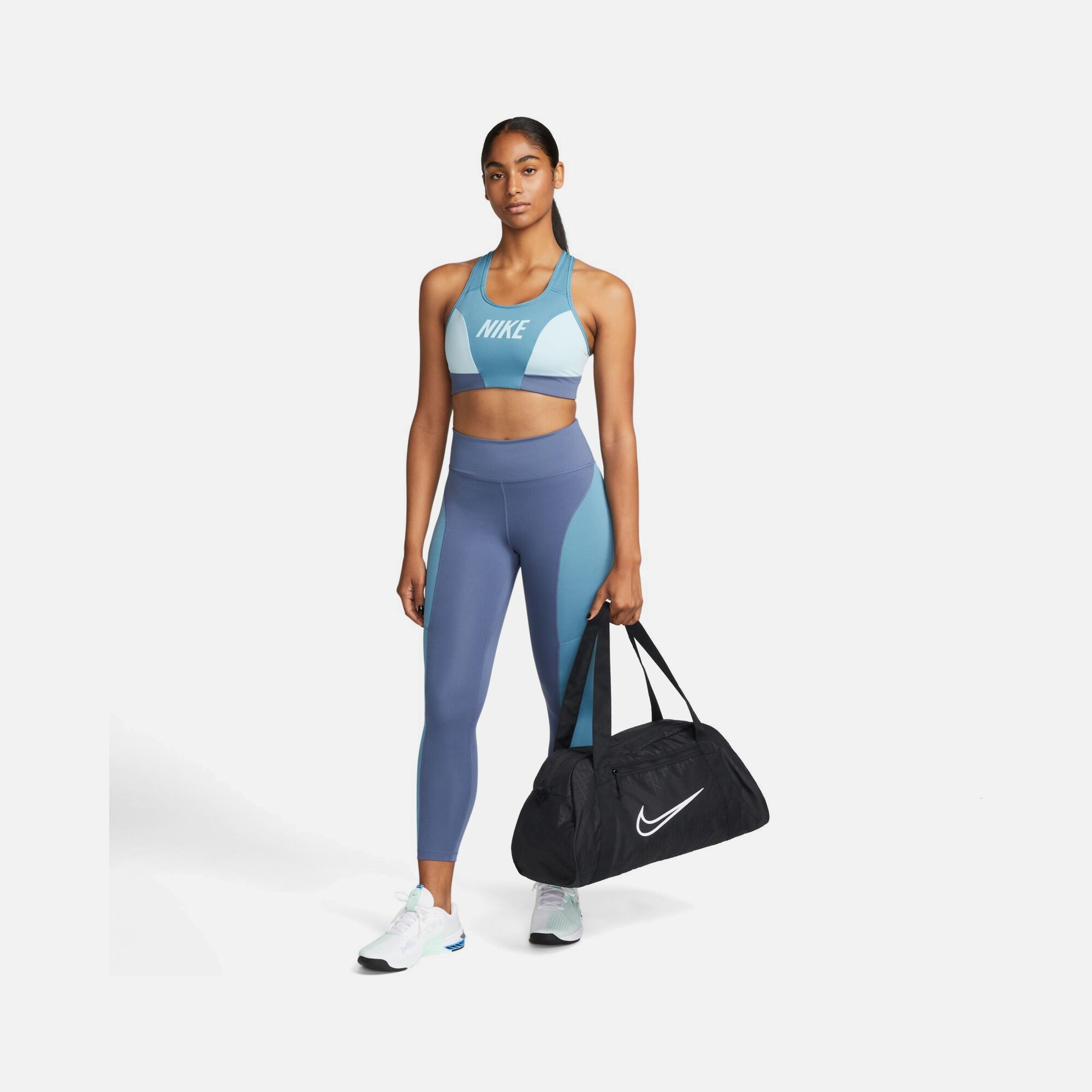 Nike Gym Club (24 L) Kadın Spor Çantası