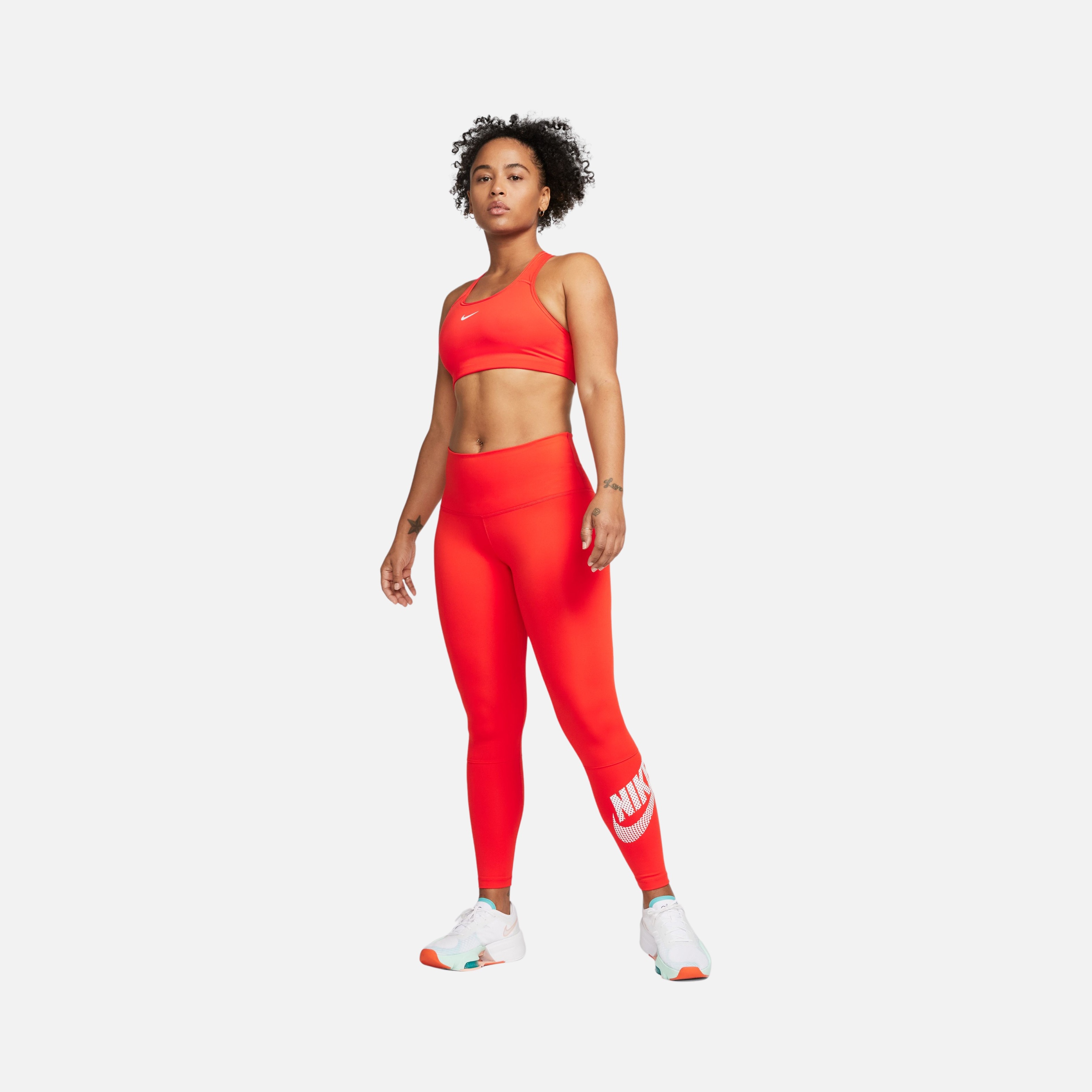 Nike Swoosh Medium Support 1-Piece Pad Sports Kadın Bra