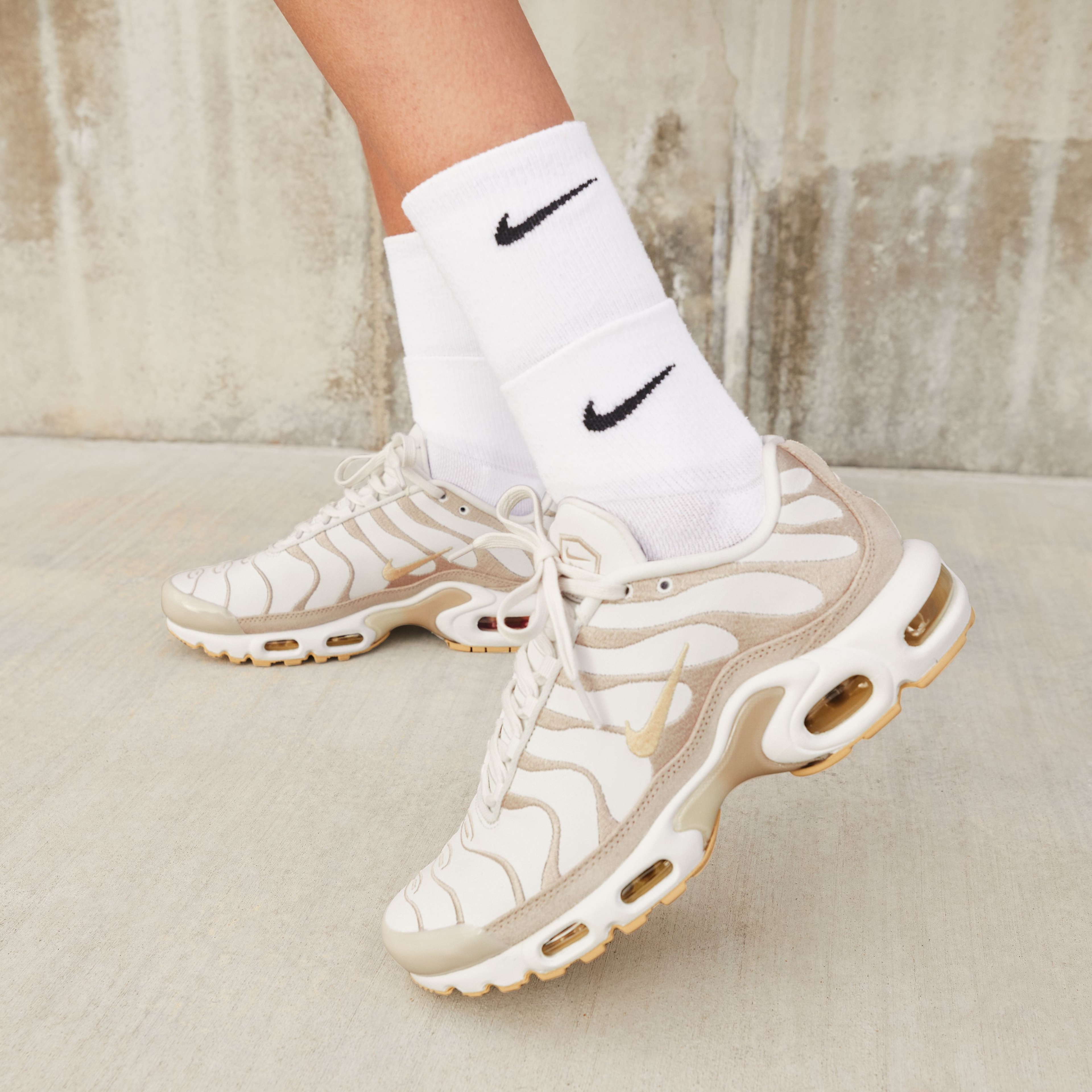Nike Air Max Plus Premium Kadın Spor Ayakkabı