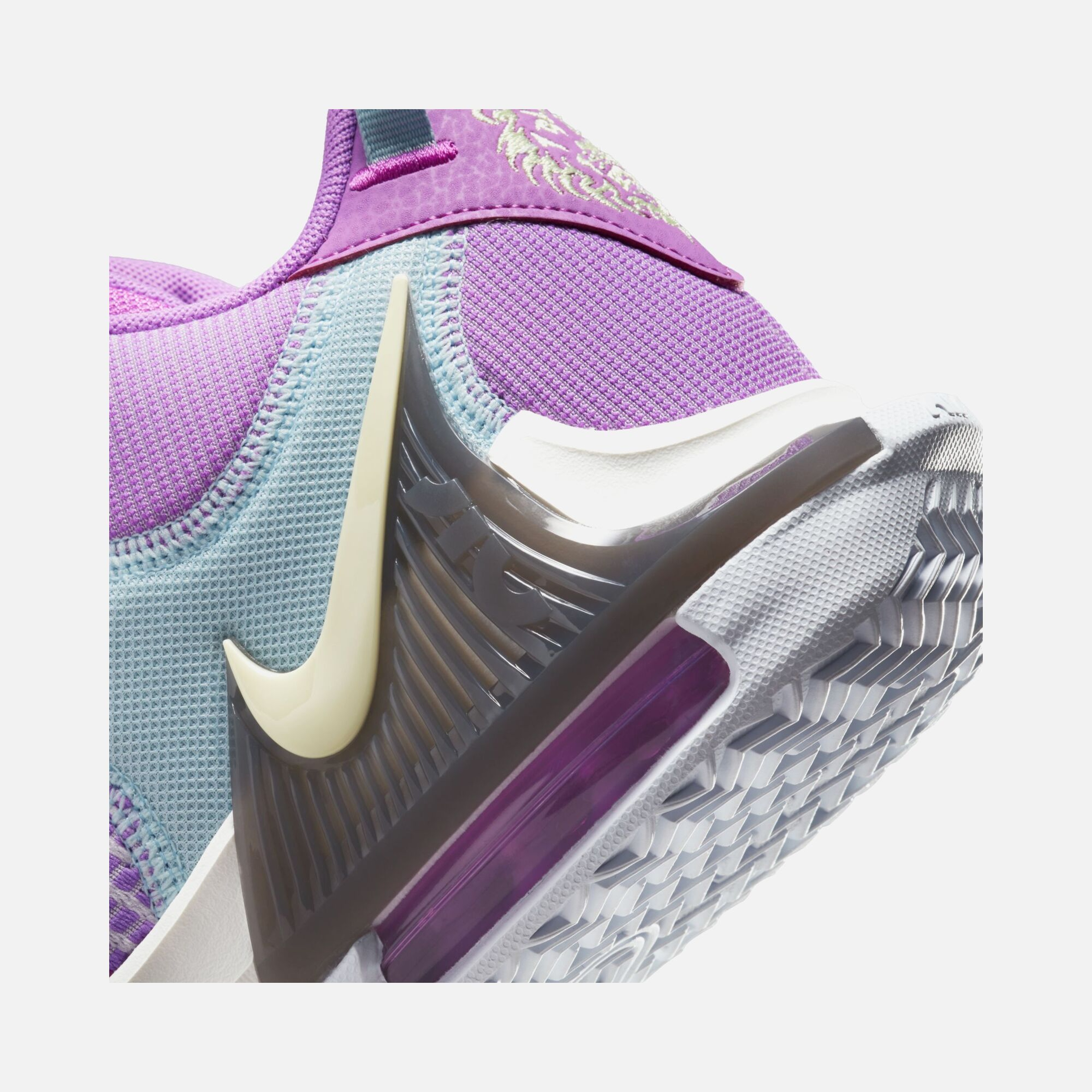 Nike LeBron James Witness VII Erkek Basketbol Ayakkabısı