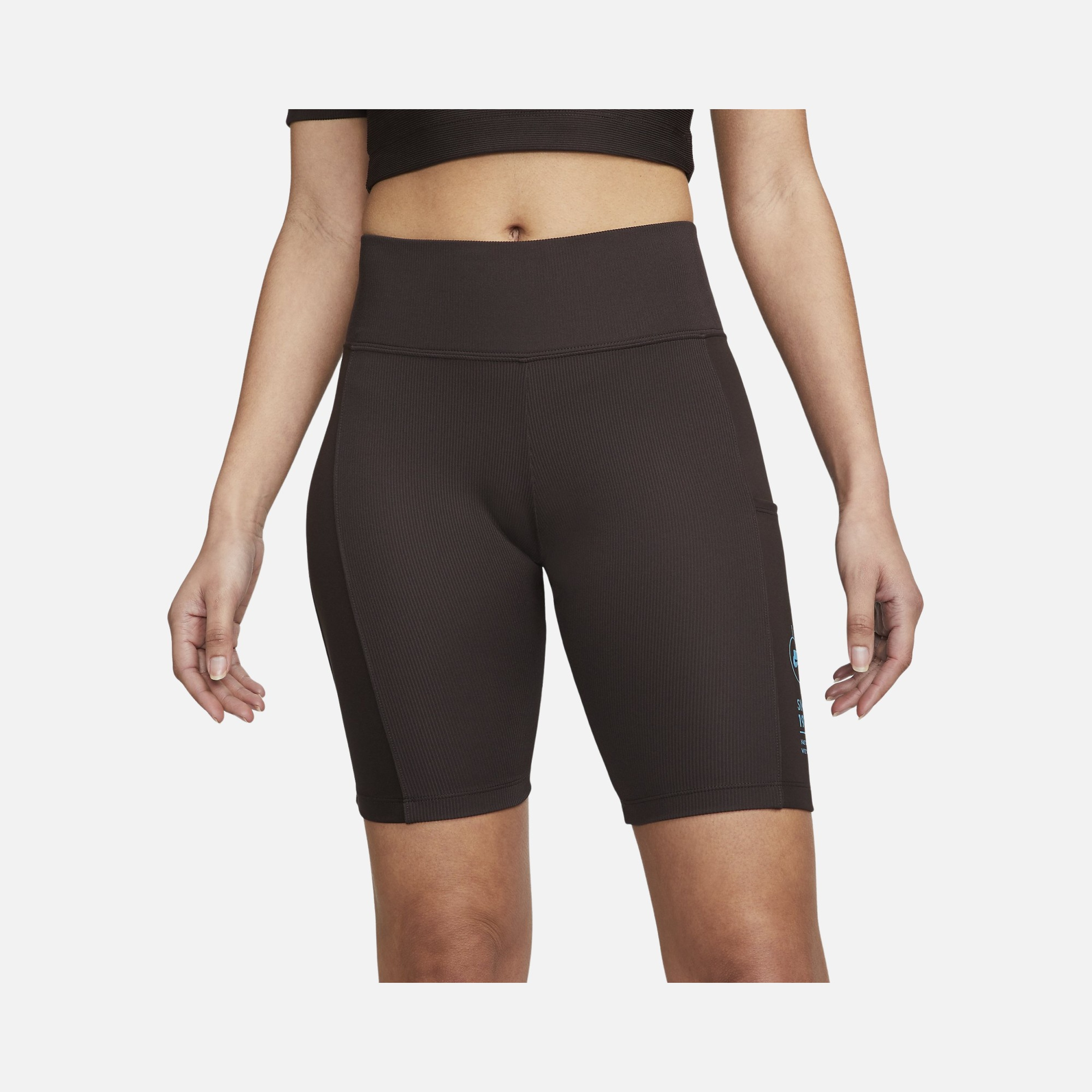 Nike Sportswear Mid-Rise Ribbed Biker Kadın Şort