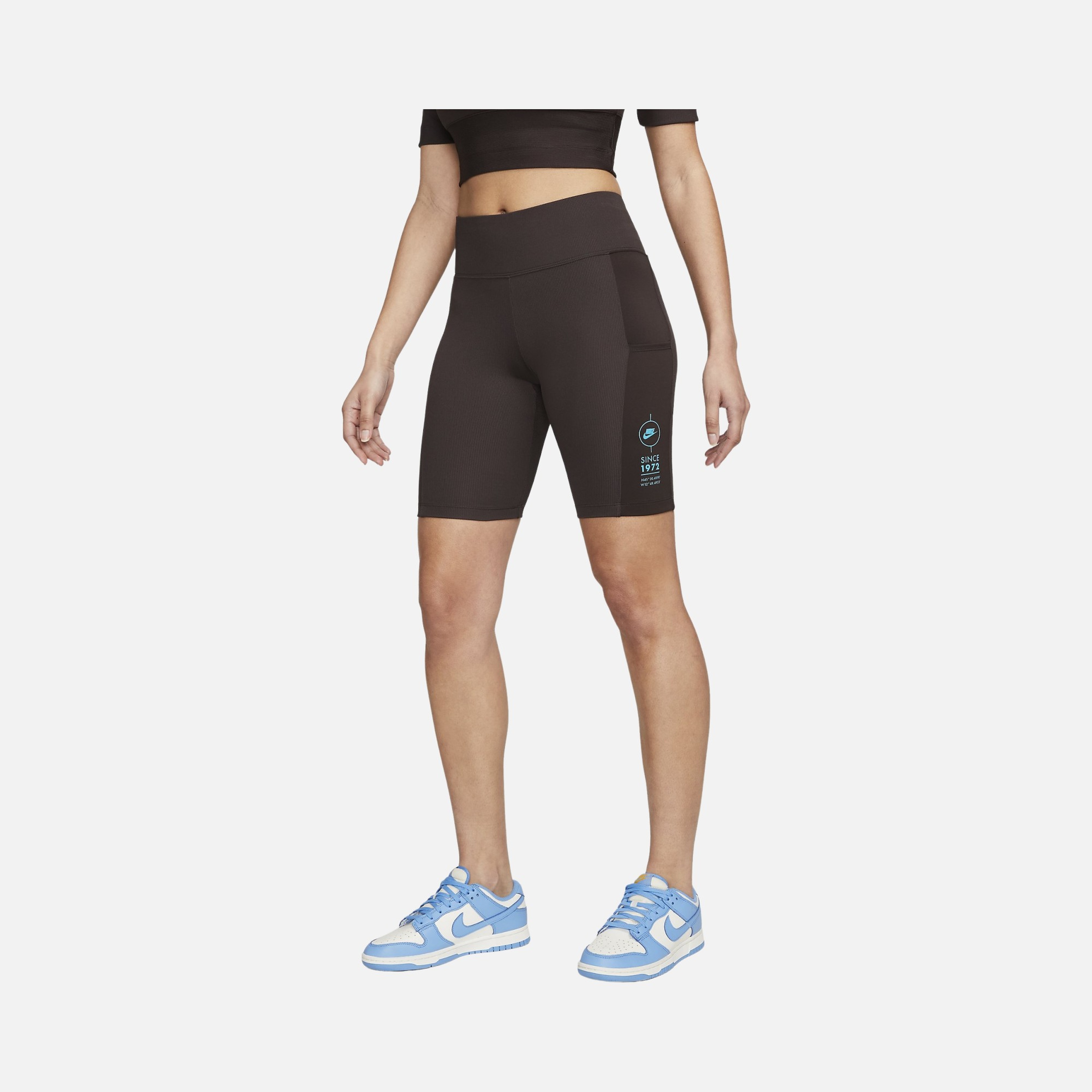 Nike Sportswear Mid-Rise Ribbed Biker Kadın Şort