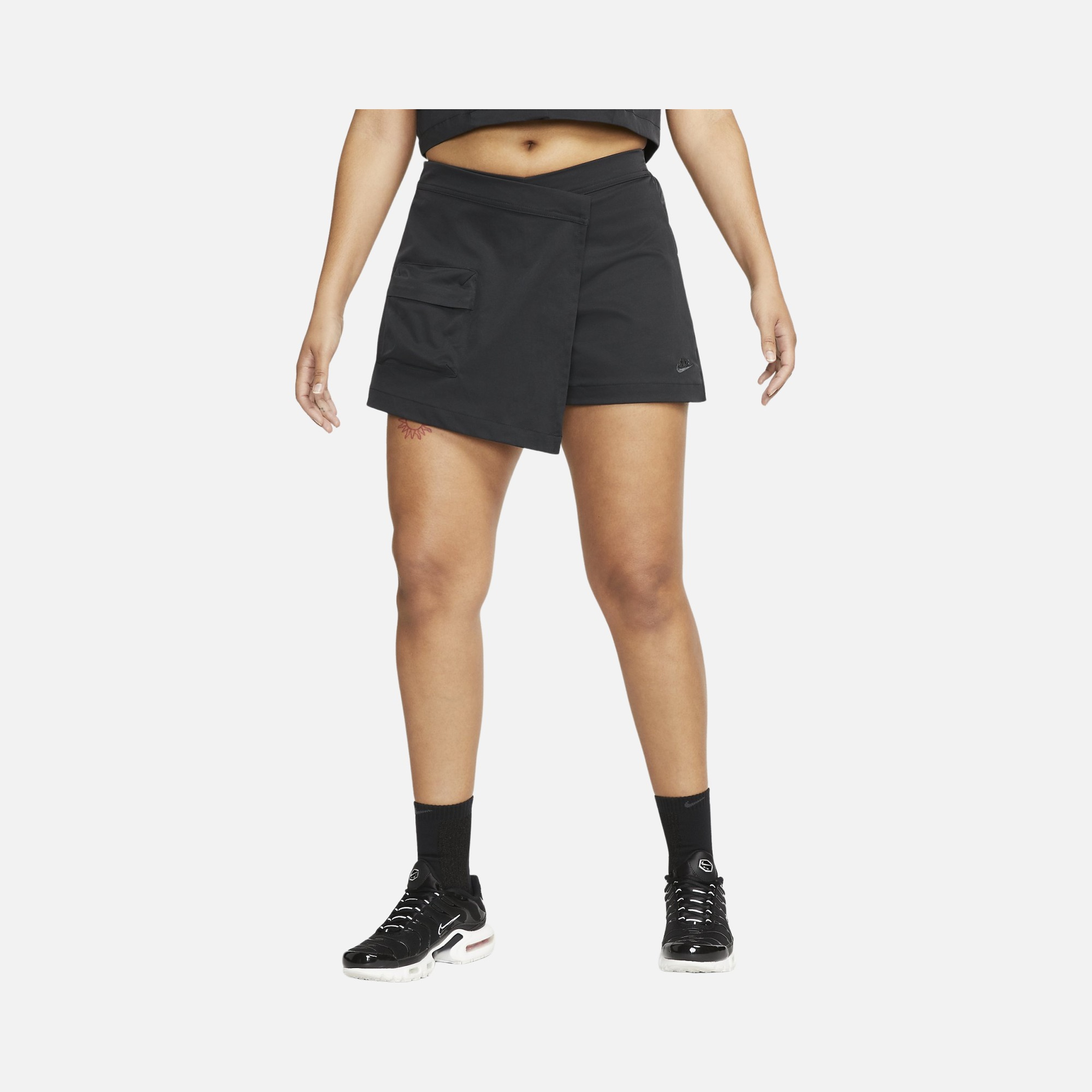 Nike Sportswear Tech Pack Dri-Fit High-Waisted Kadın Şort Etek